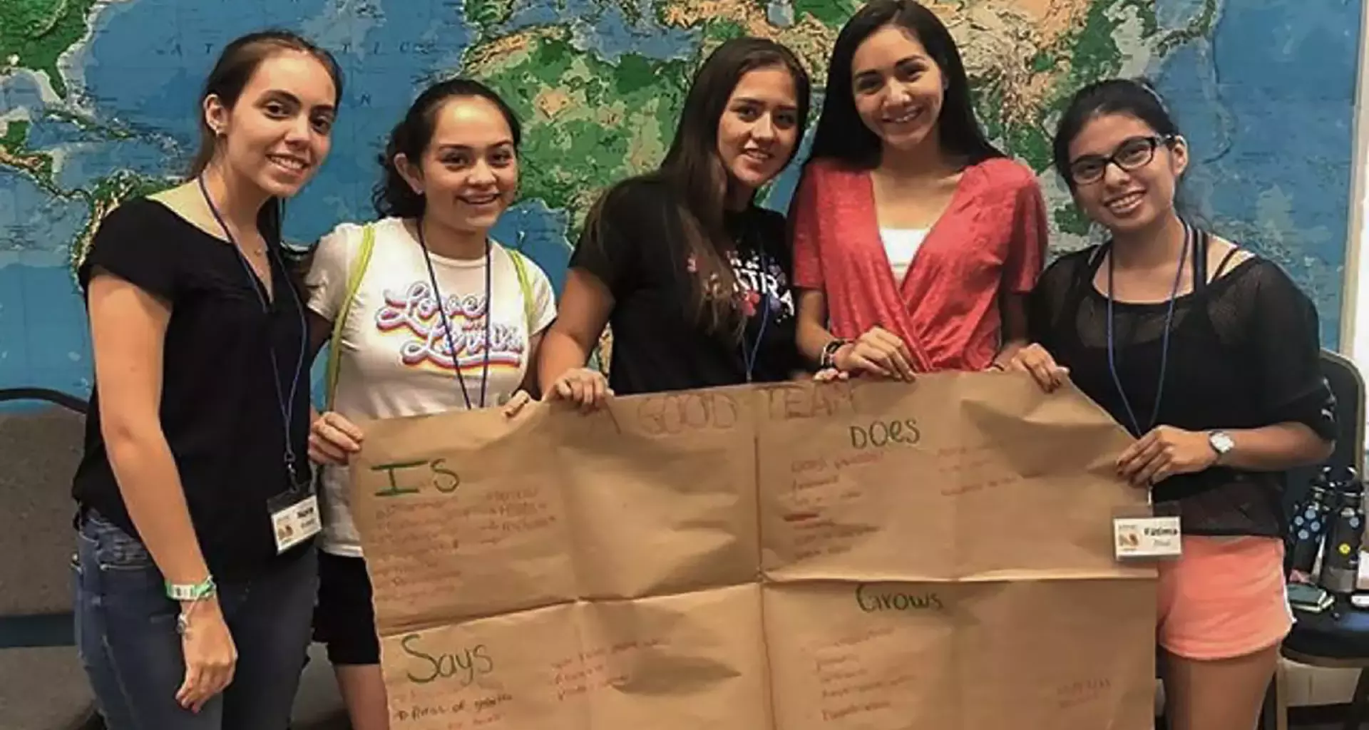 El proyecto diseñado por las alumnas de la PrepaTec Veracruz Hannia Espinoza, Nora Bravo, Annel Pacheco, Fatima Cruz y Wendy Cisneros, denomindado “La inversión de mi vida”, forma parte de los 14 proyectos mexicanos que buscan trasnformar a sus regiones a través de acciones que generen movilidad, crecimiento y entornos sanos.