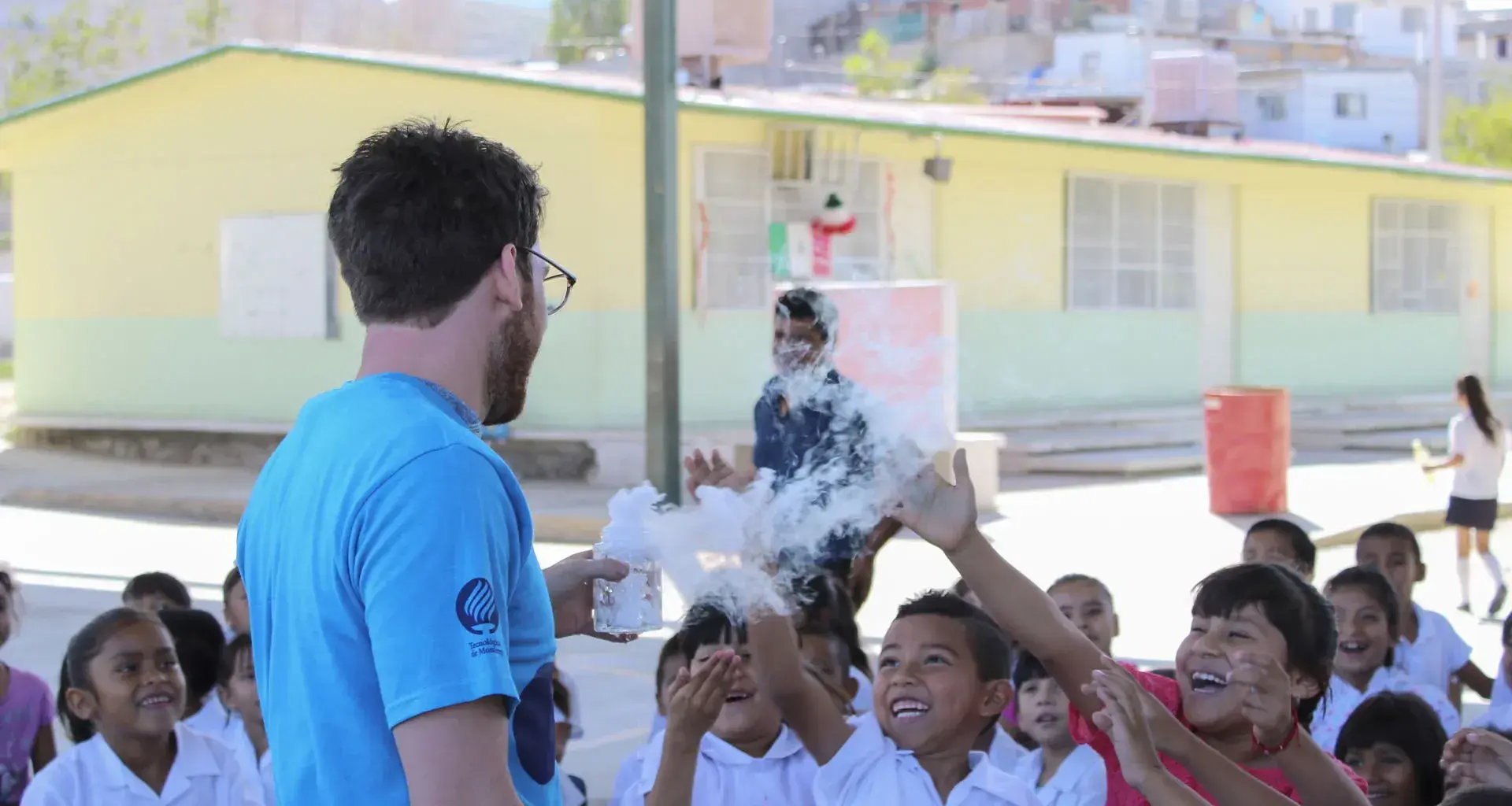 Circo de la ciencas en escuela primaria