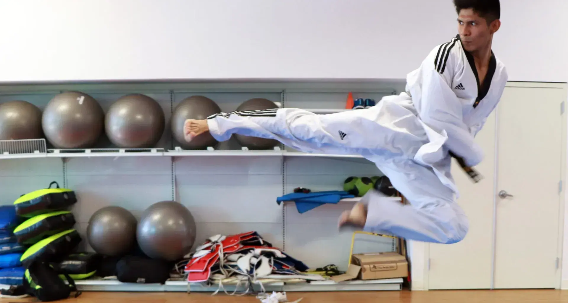 Héctor Martínez: Taekwondoín con la mira en las Olimpiadas