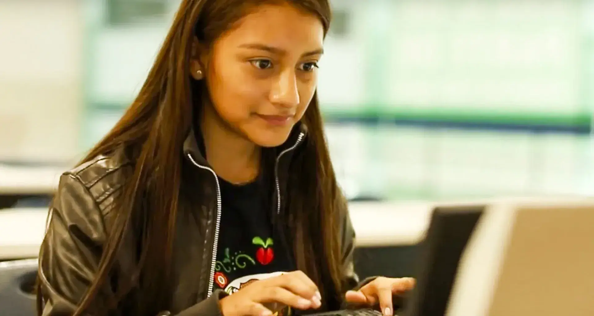 Gana Premio Nacional de la Juventud por luchar por culturas indígenas