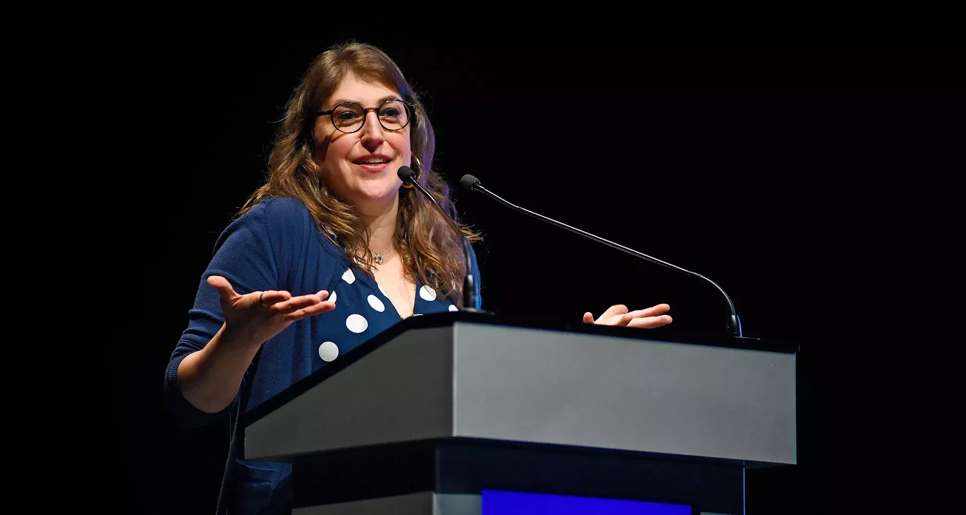 De actriz a neurocientífica; las pasiones y luchas de Mayim Bialik