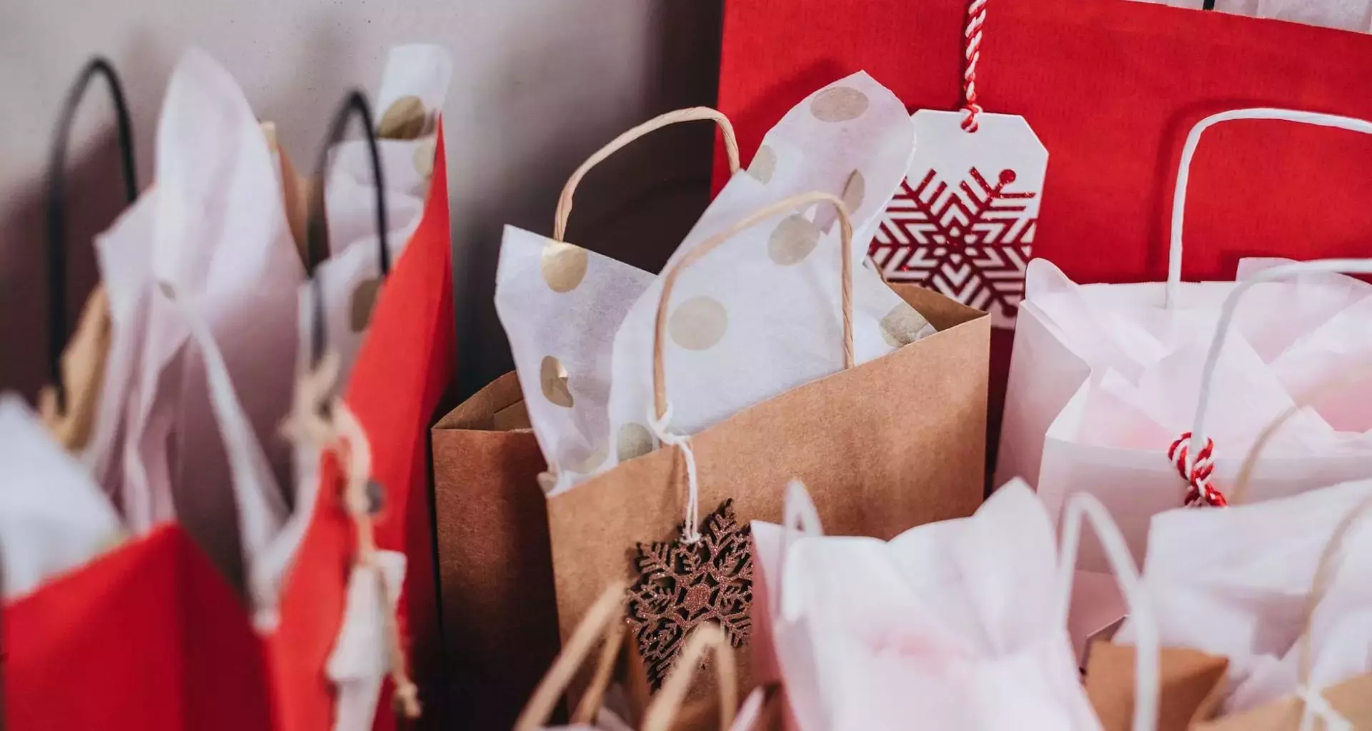 Bolsas de regalo navideñas.