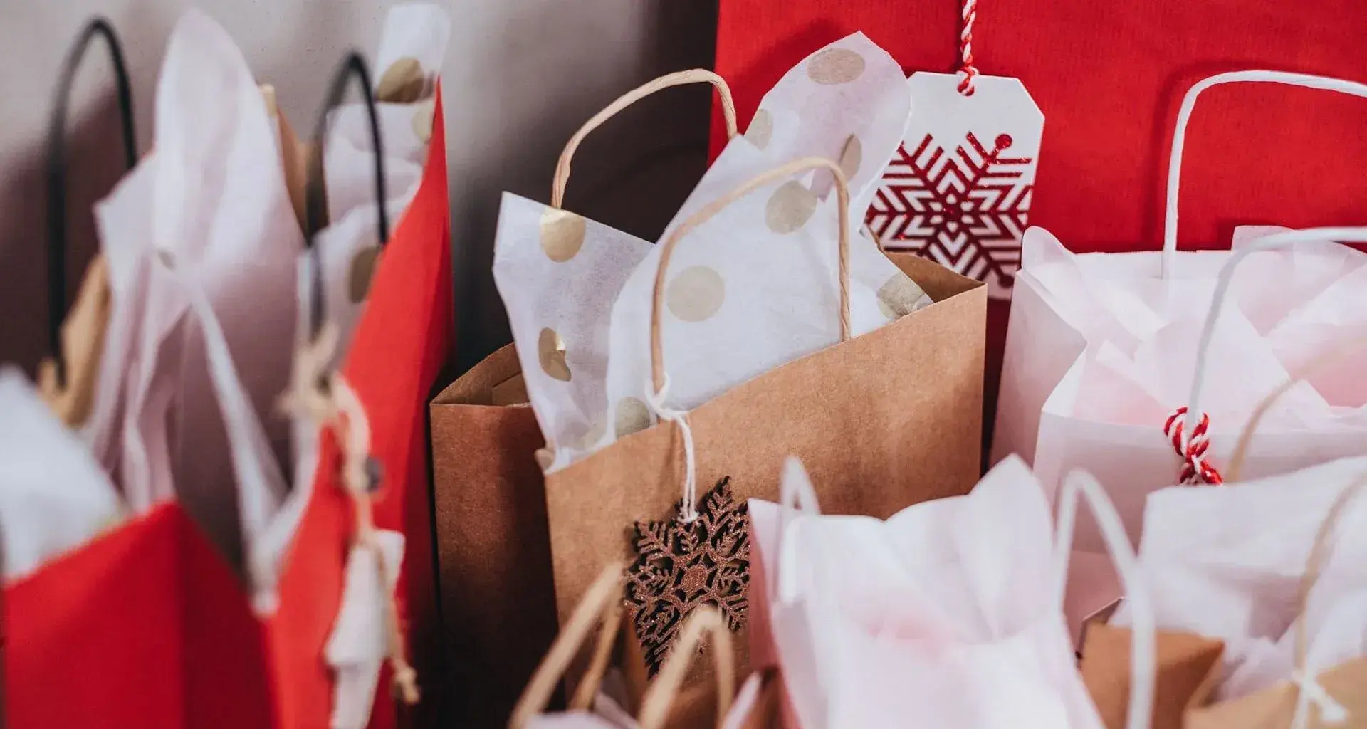 Bolsas de regalo navideñas.