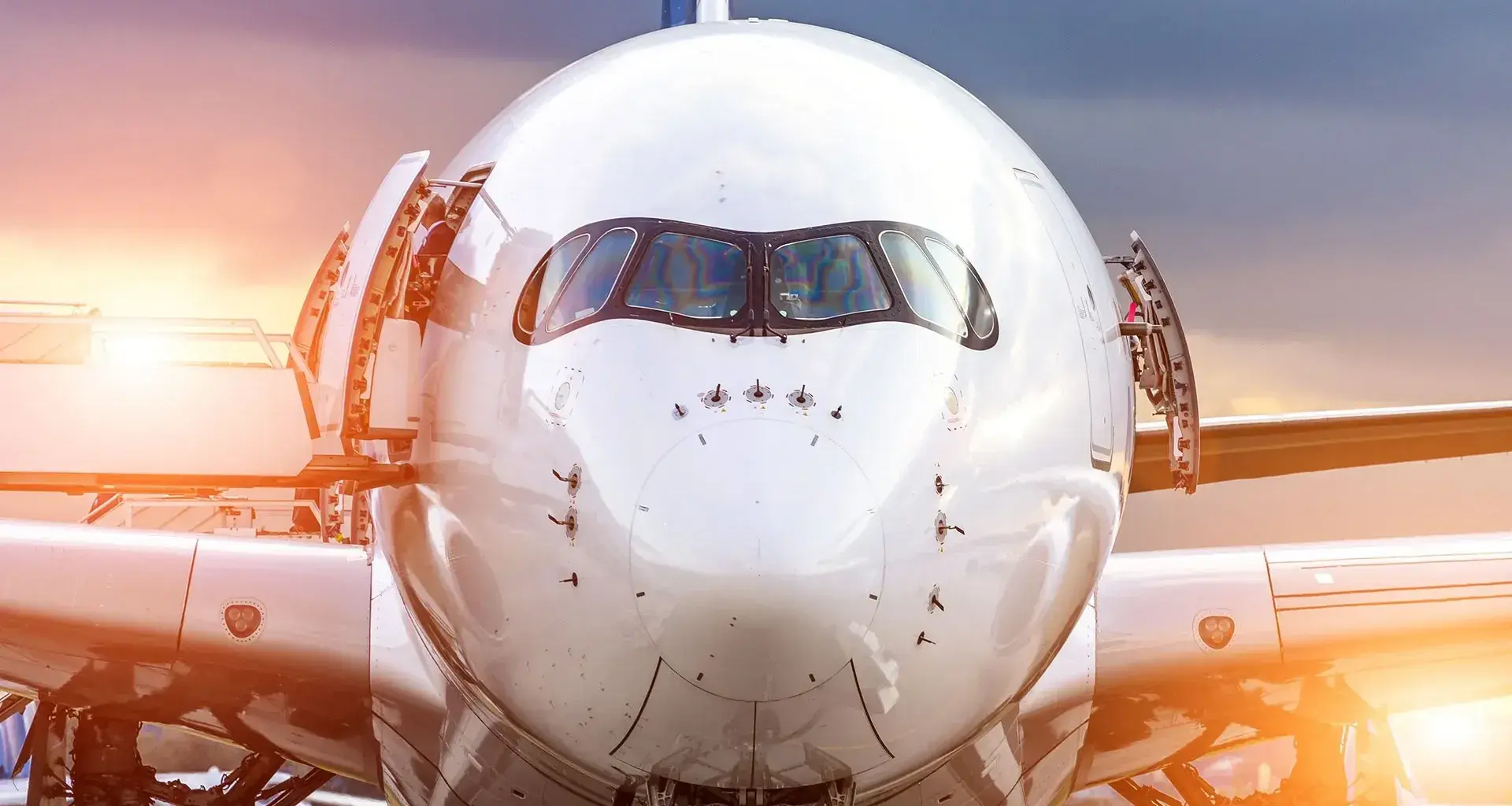 Alumnos y maestros Tec mejoran producción de puertas de avión Airbus