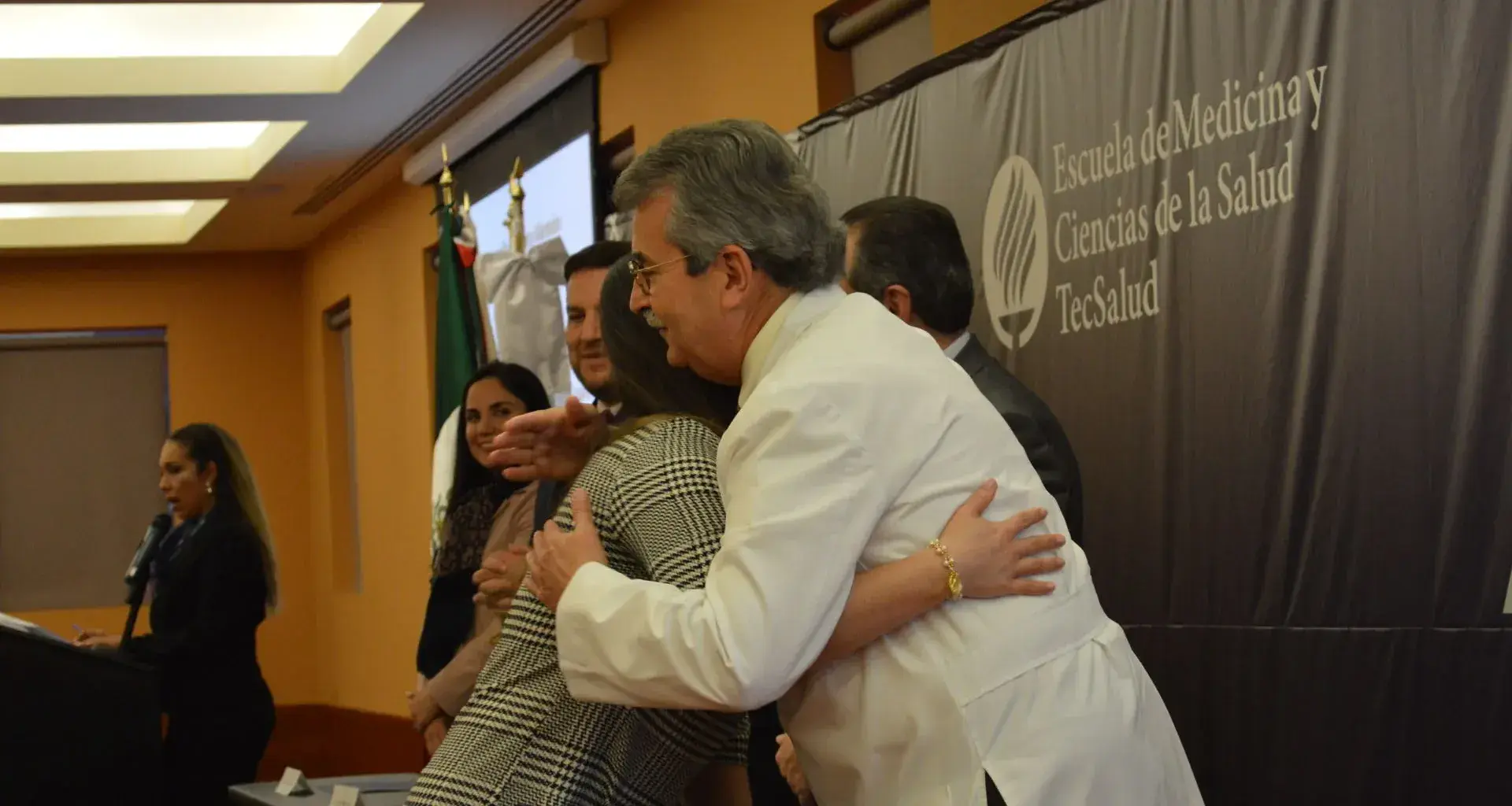 Egresan quince líderes médicos de Altas Especialidades