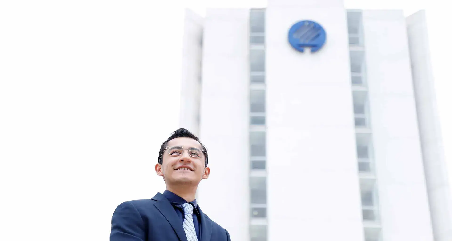 Nine US universities “fight” over Mexican student