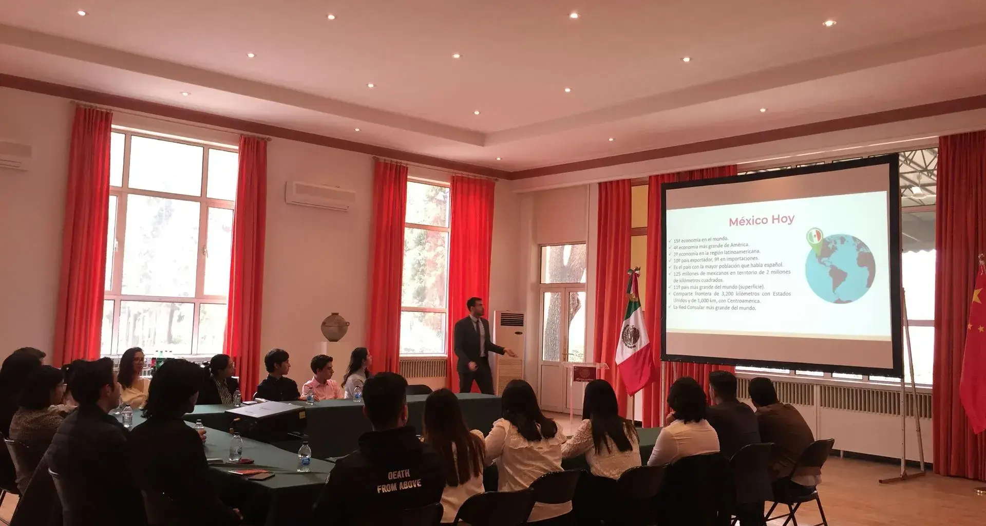 conferencia sobre equidad de género en la embajada de mexico y china