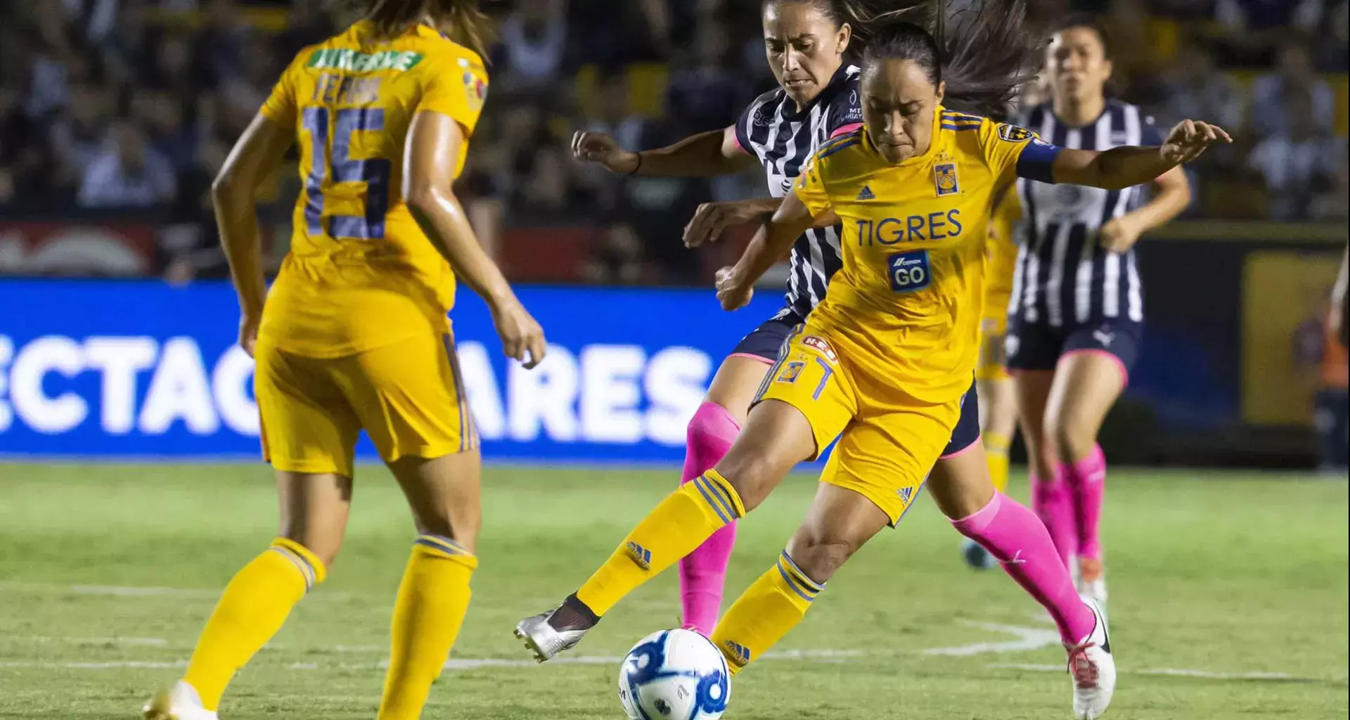 Ex Borregas brillan en clásico regio femenil de la Liga MX