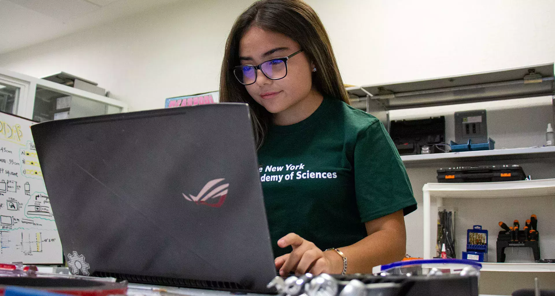 Annie Bonavides gana concurso de La Academia de Ciencias de Nueva York