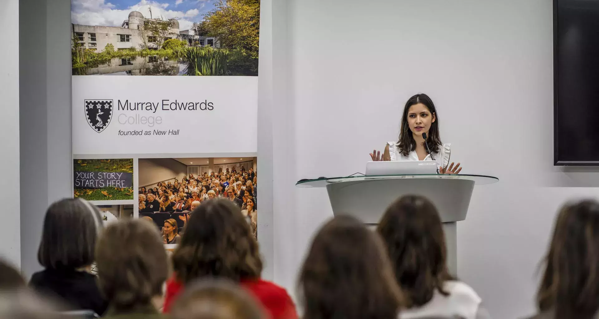 Claudia Diezmatínez en un panel sobre cambio climático para el international Women´s Day en Londres.