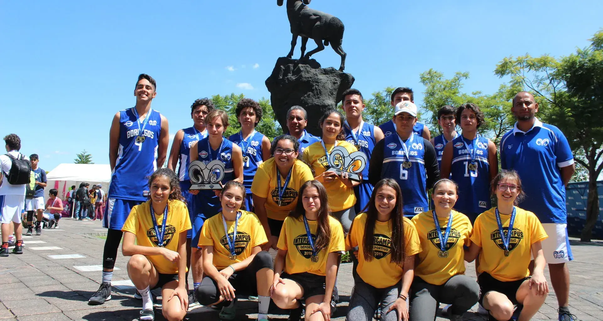 Equipos de basquetbol varonil y femenil