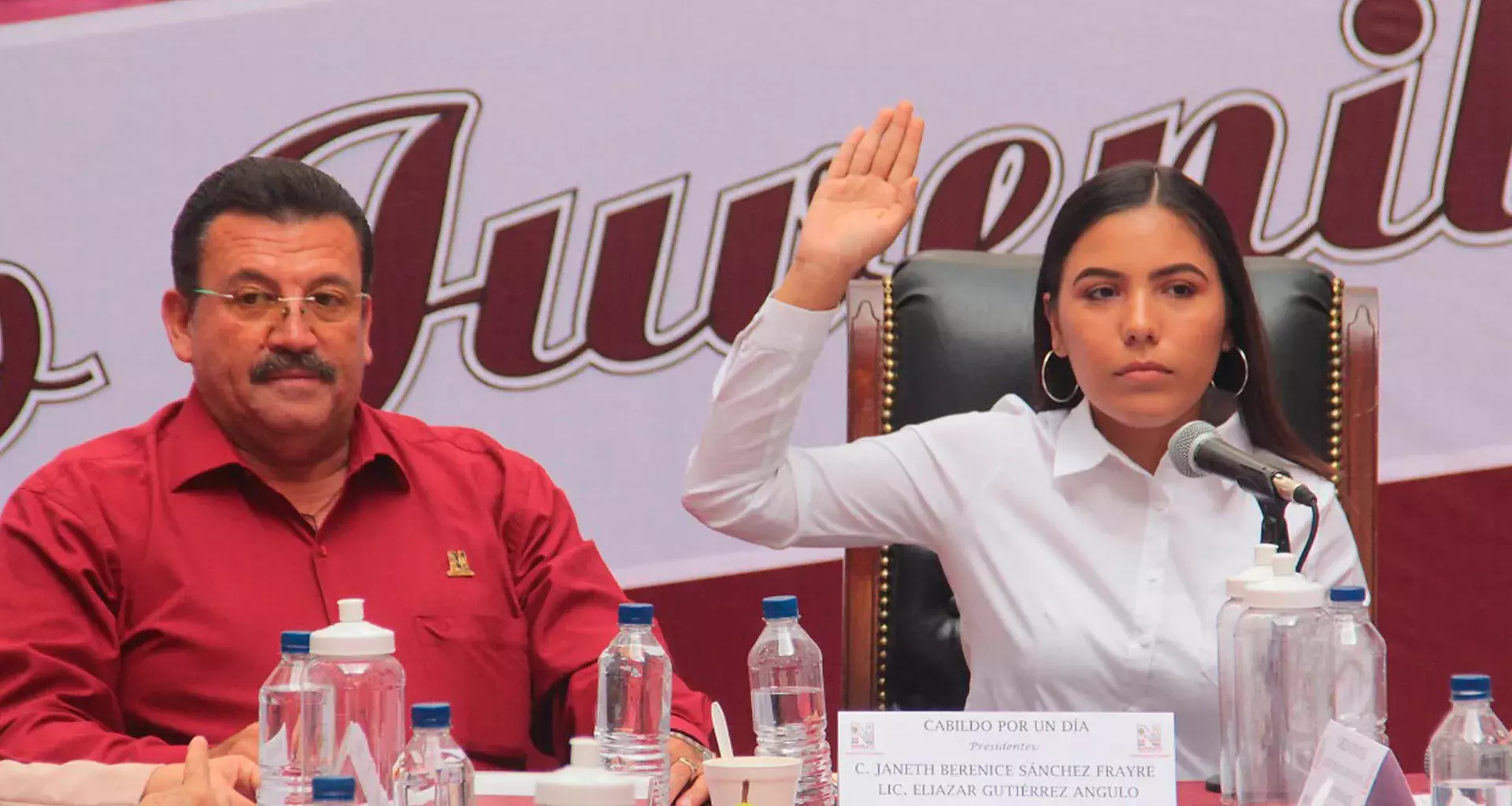 Janeth Berenice Sánchez presenta su proyecto PlaneandoT como presidenta municipal ante el Cabildo Juvenil de Navolato.