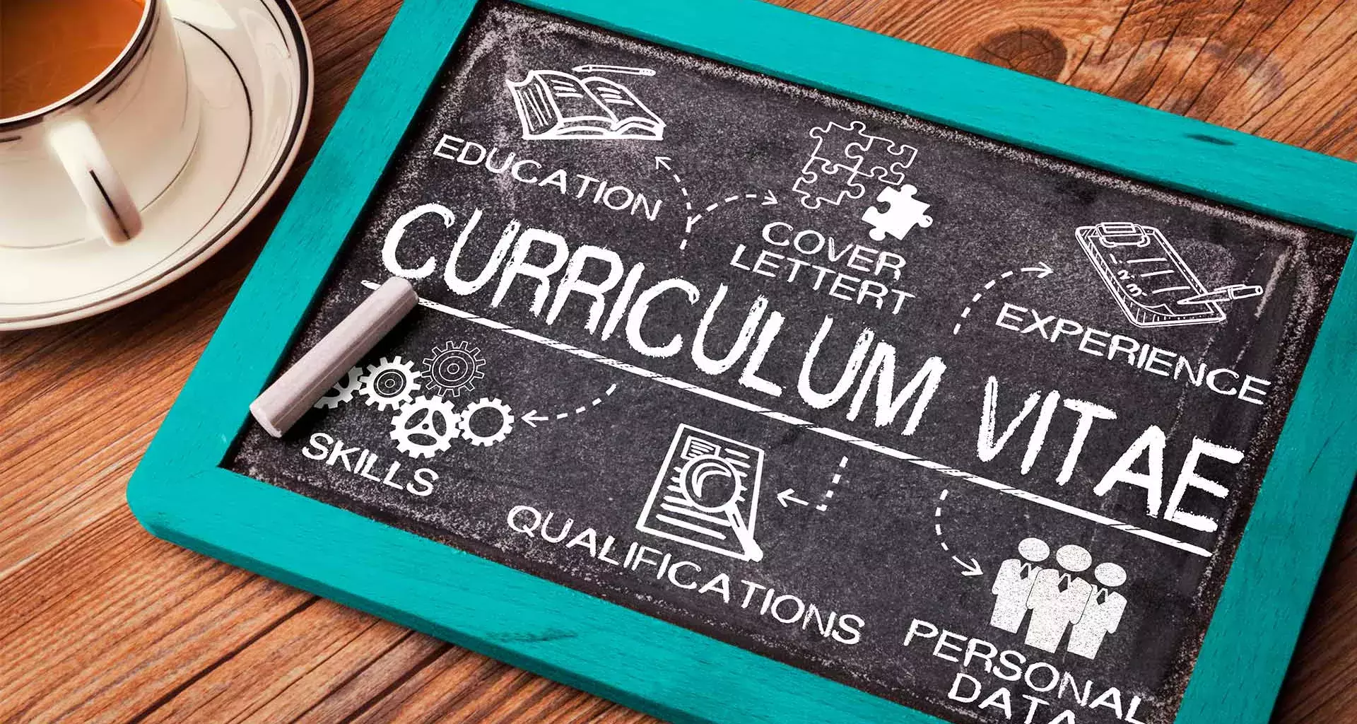 Pizarra con las palabras "CURRICULUM VITAE" escritas,