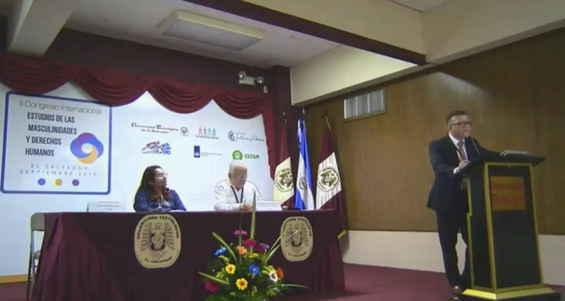 Heber-Sandoval-en-ponencia-de-derechos-humanos-en-El-Salvador