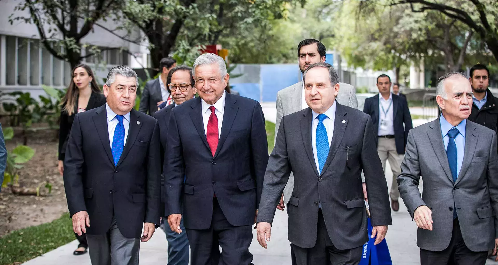 José Antonio Fernández, Salvador Alva y Andrés Manuel López Obrador en el Tec de Monterrey 