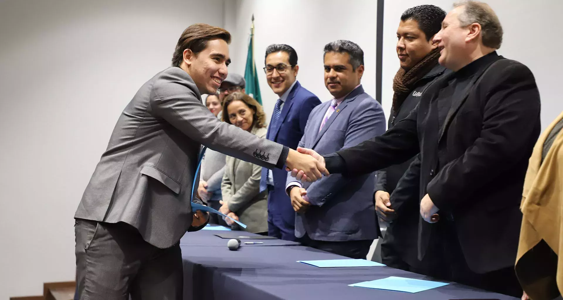 Premian arquitectos laguneros desempeño estudiantil de recién graduado