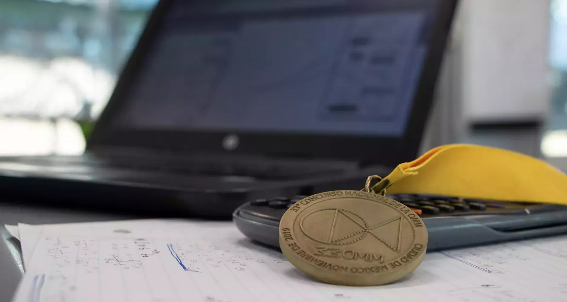 Alumno prepatec ganador de la medalla de oro en matemáticas