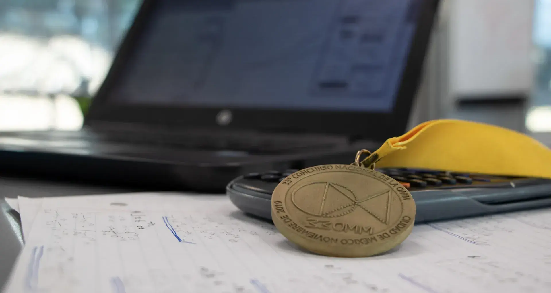Alumno prepatec ganador de la medalla de oro en matemáticas