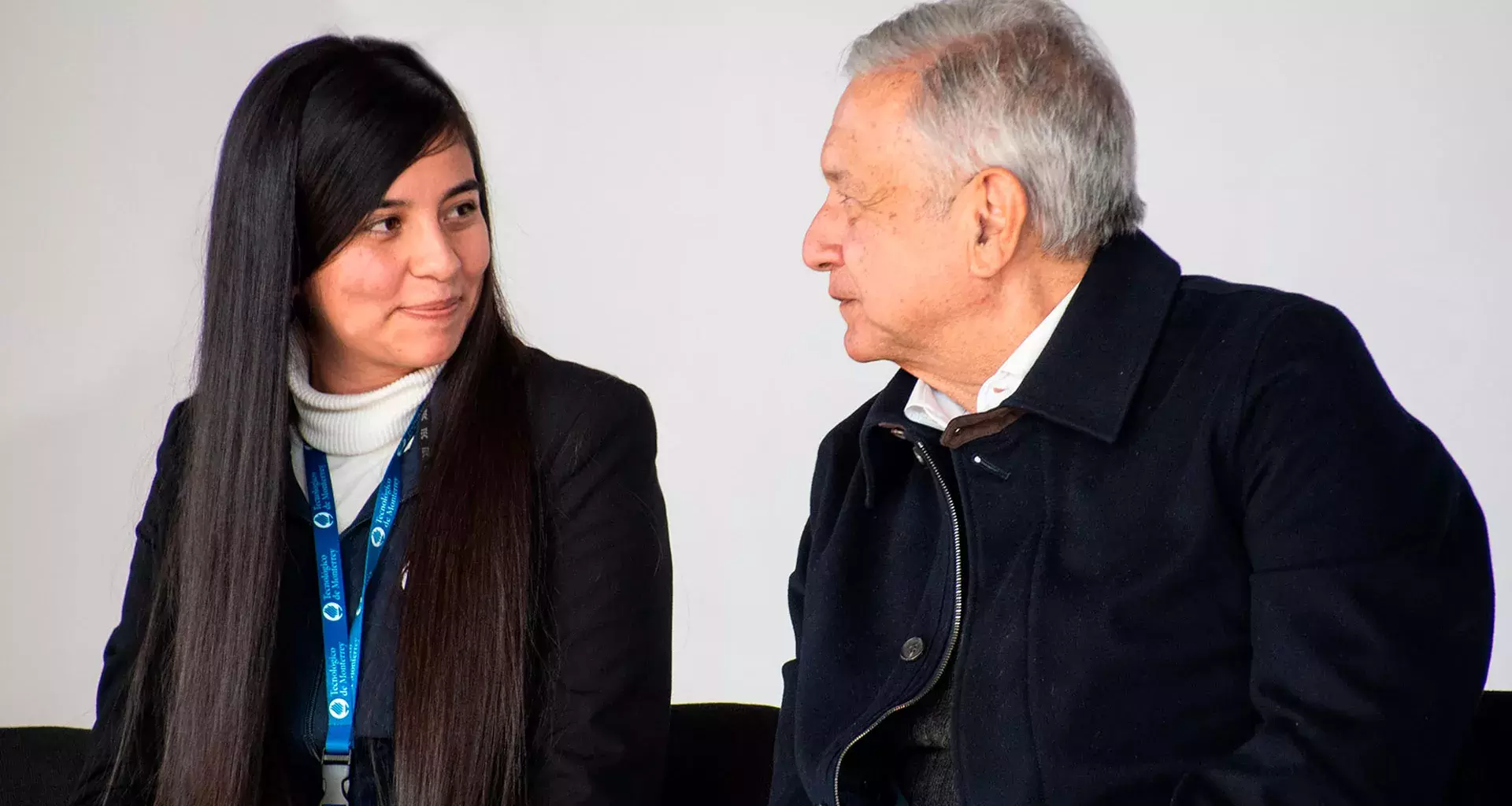 Marlene junto al presidente AMLO