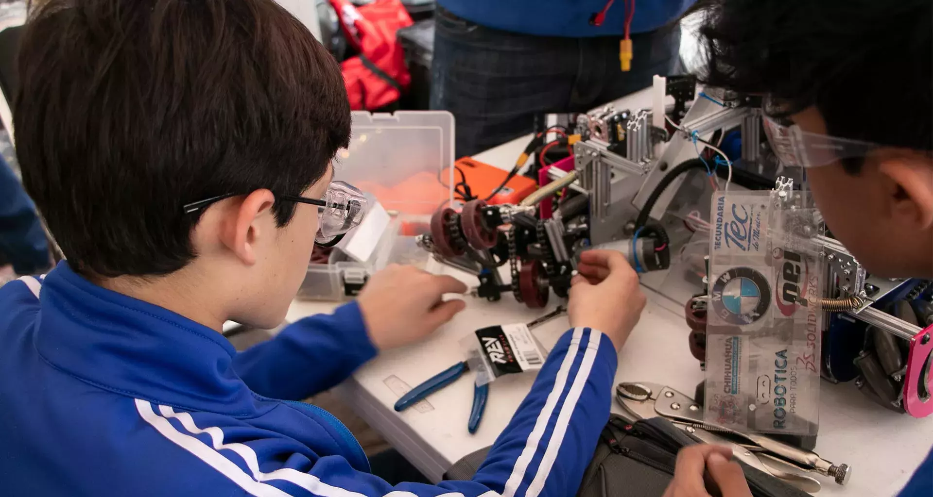 Alumnos de Secundaria y PrepaTec son líderes de robótica en FIRST 