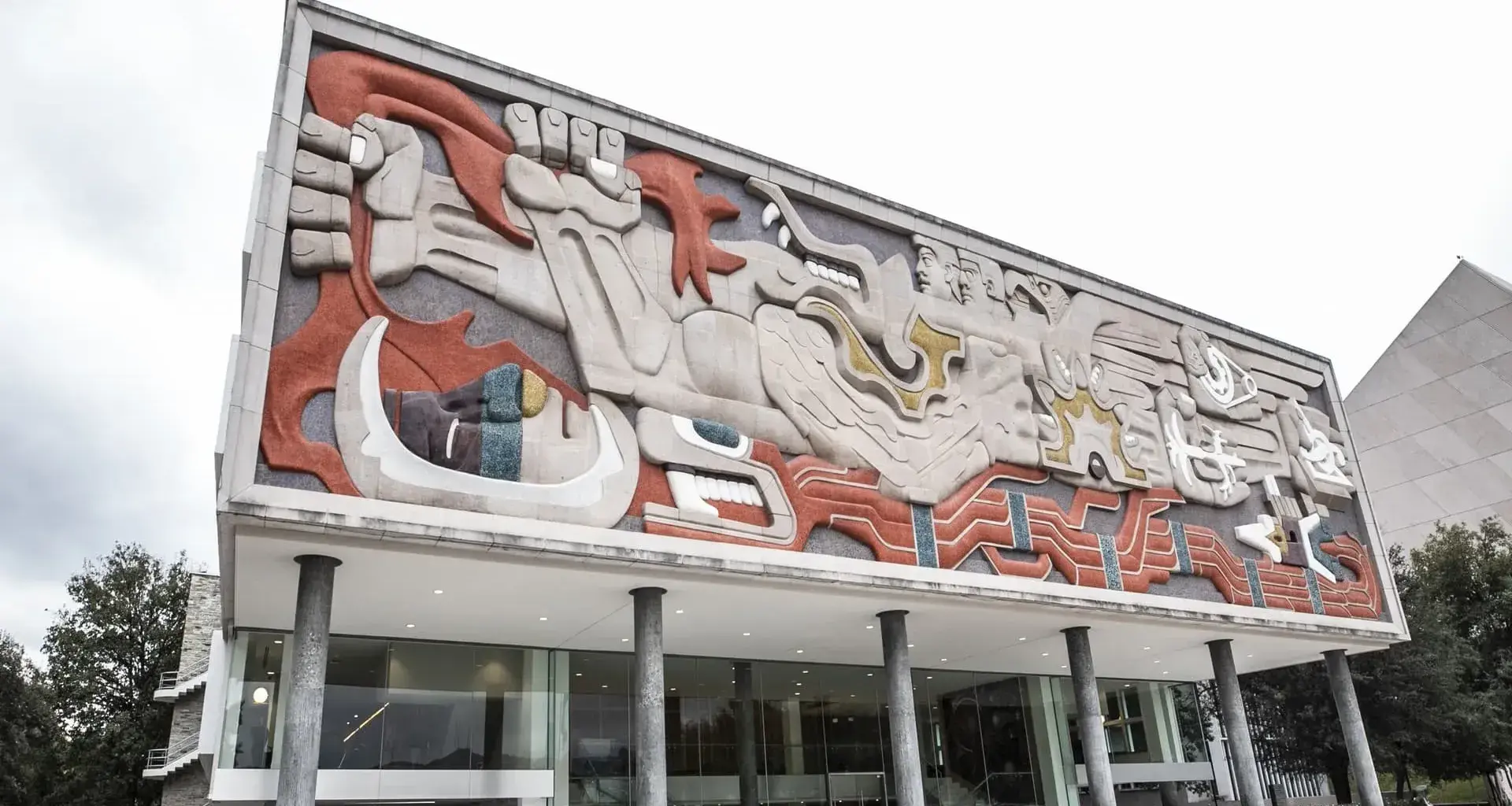 Tec de Monterrey cancels onsite classes to prevent the spread of COVID-19