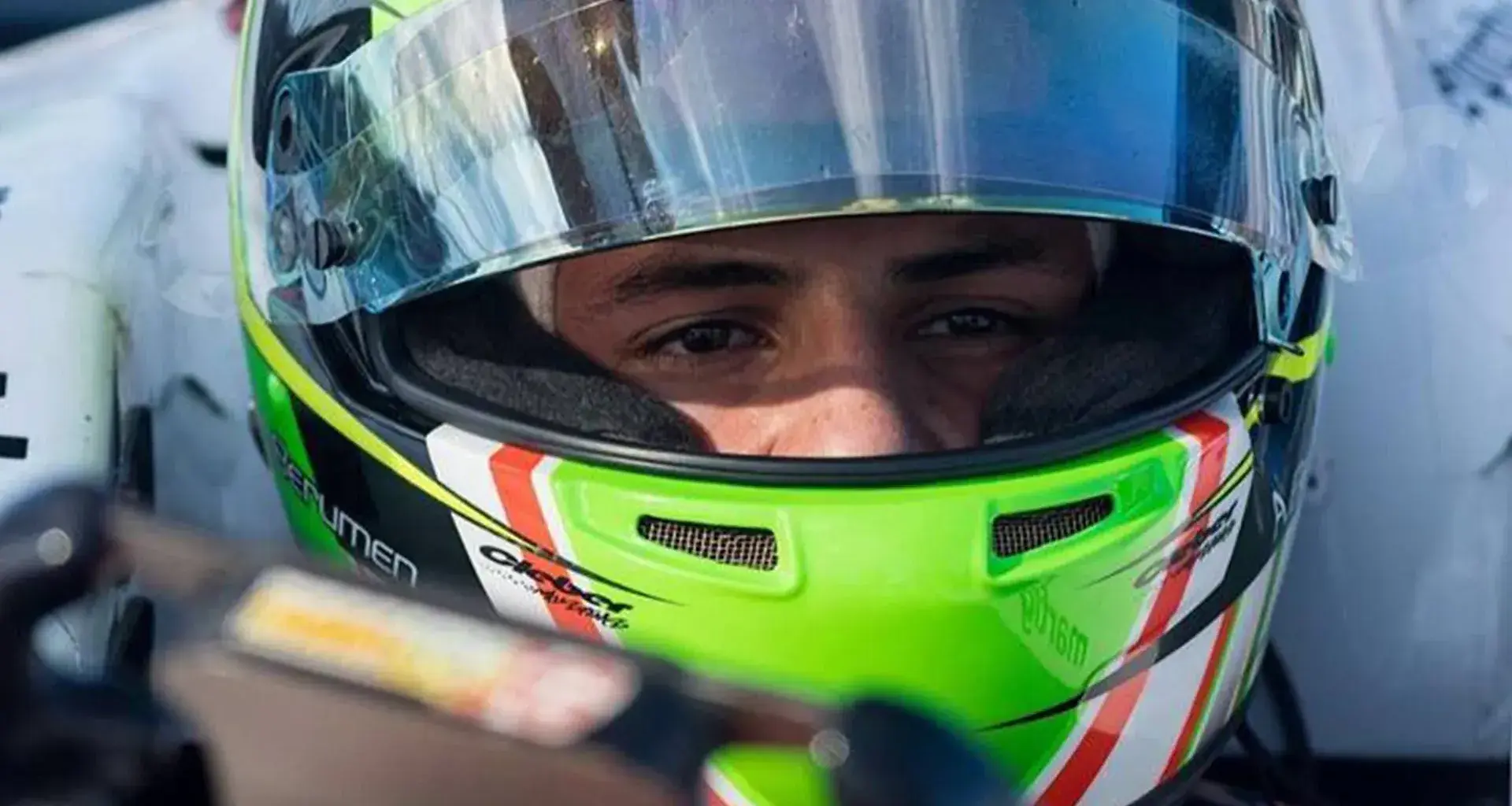 Piloto sonorense obtiene segundo lugar en carrera automovilística