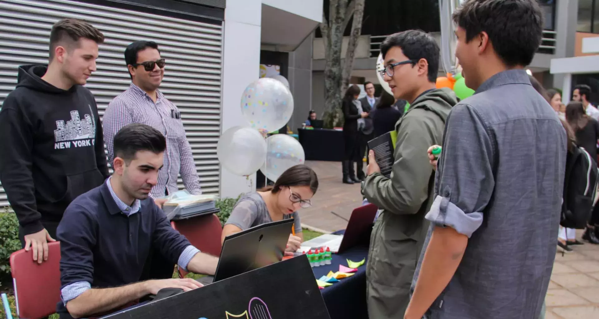 Los grupos estudiantiles ayudan a los jóvenes a adquirir habilidades de liderazgo