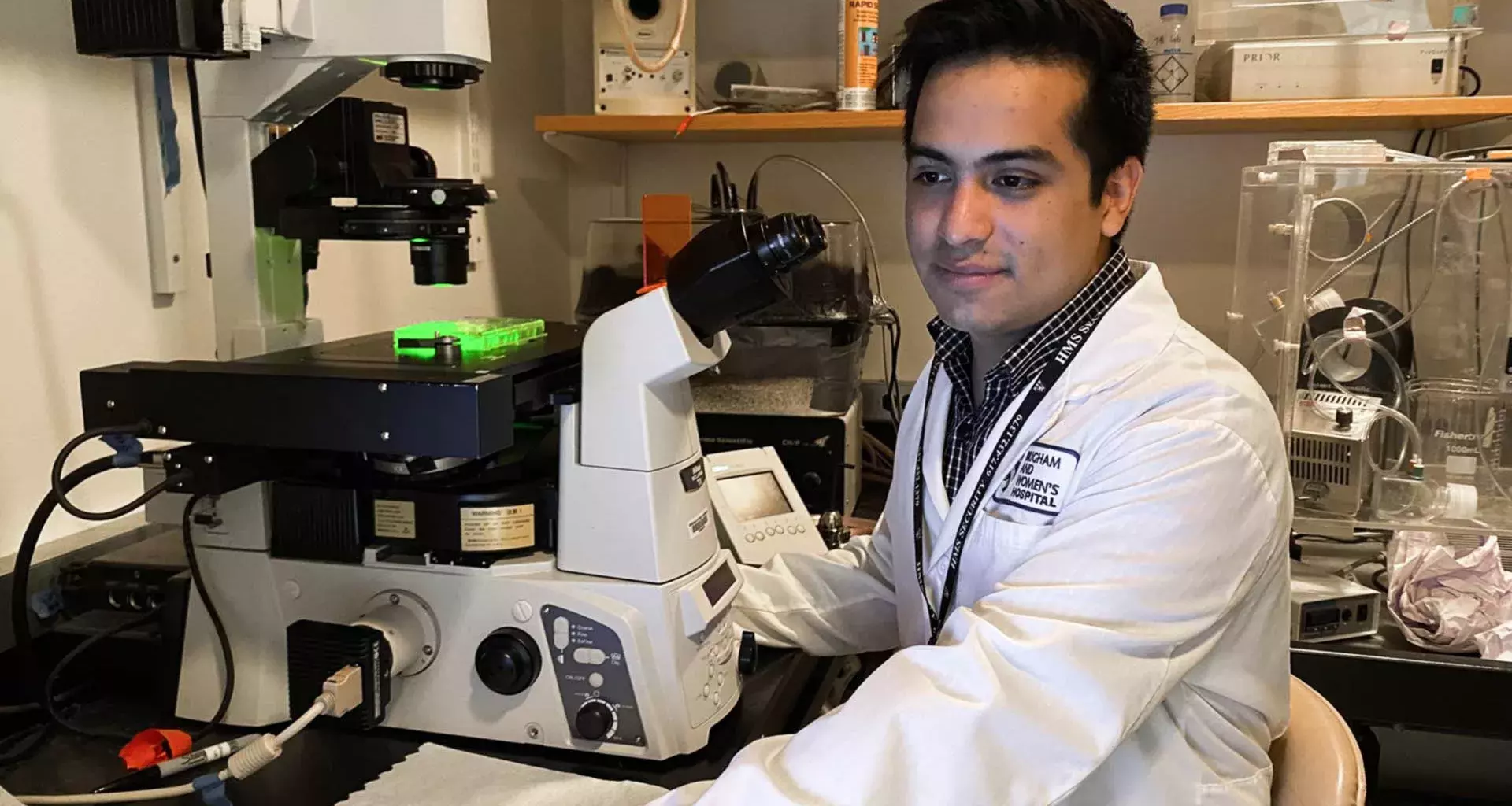 Alumno del Tec trabaja en investigación médica en Harvard