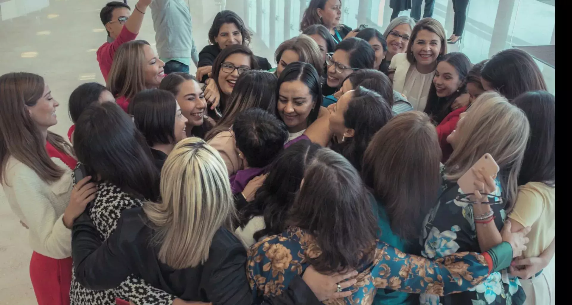 Tec genera proyecto editorial inspirado en biografías de “Mujeres que brillan trascienden y transforman”