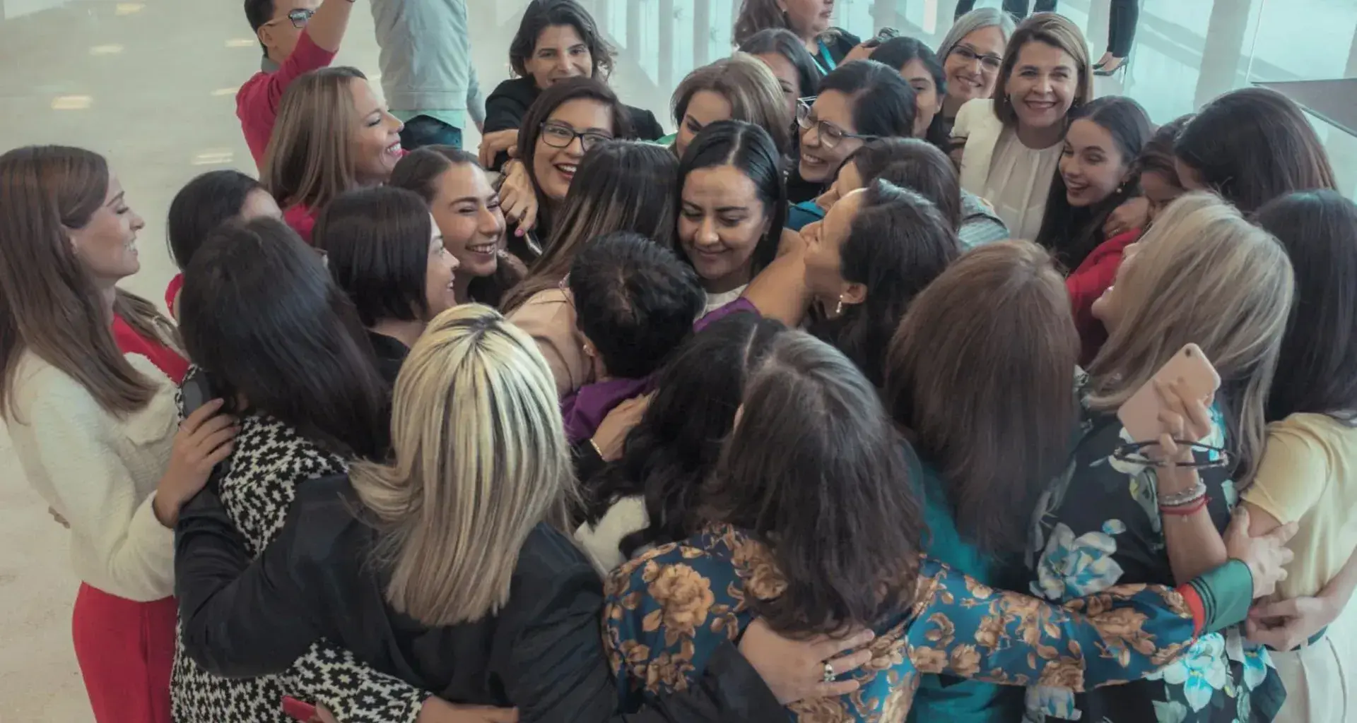 Tec genera proyecto editorial inspirado en biografías de “Mujeres que brillan trascienden y transforman”