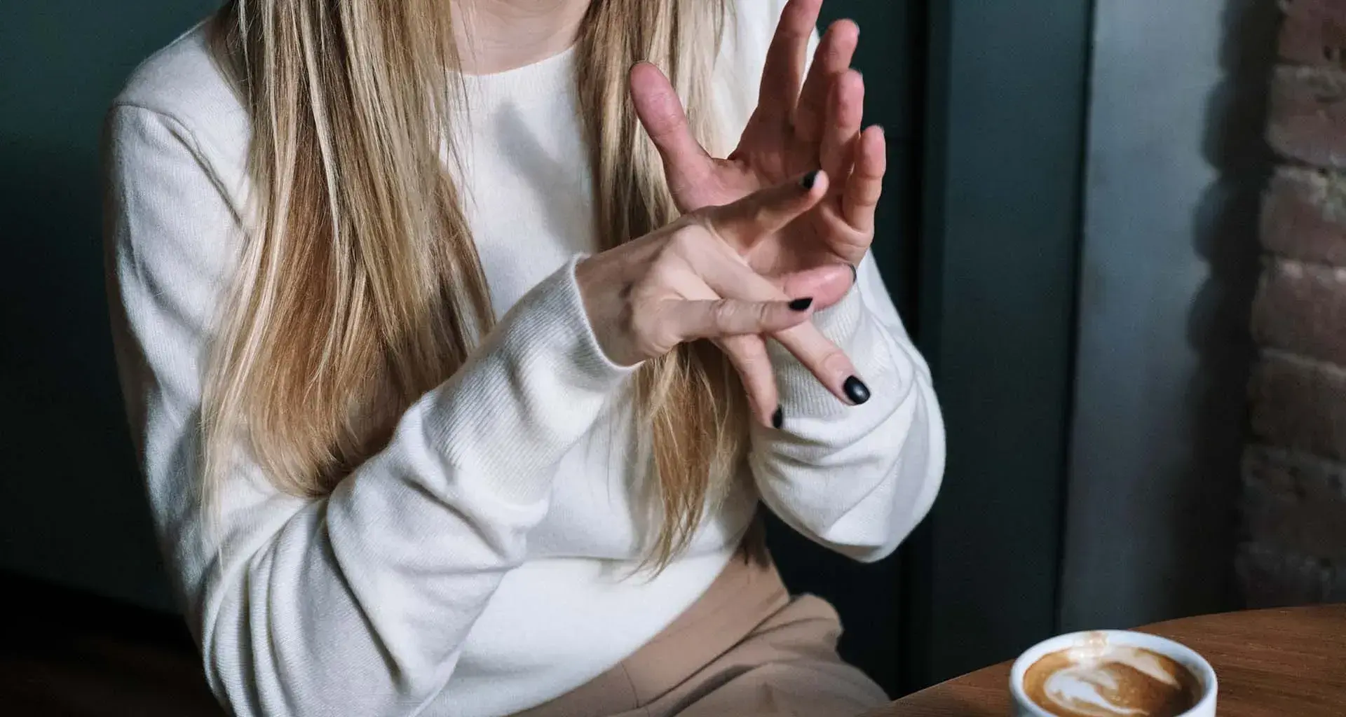  Sofía Rueda, estudiante que promueve la inclusión mediante la enseñanza del Lenguaje de señas.