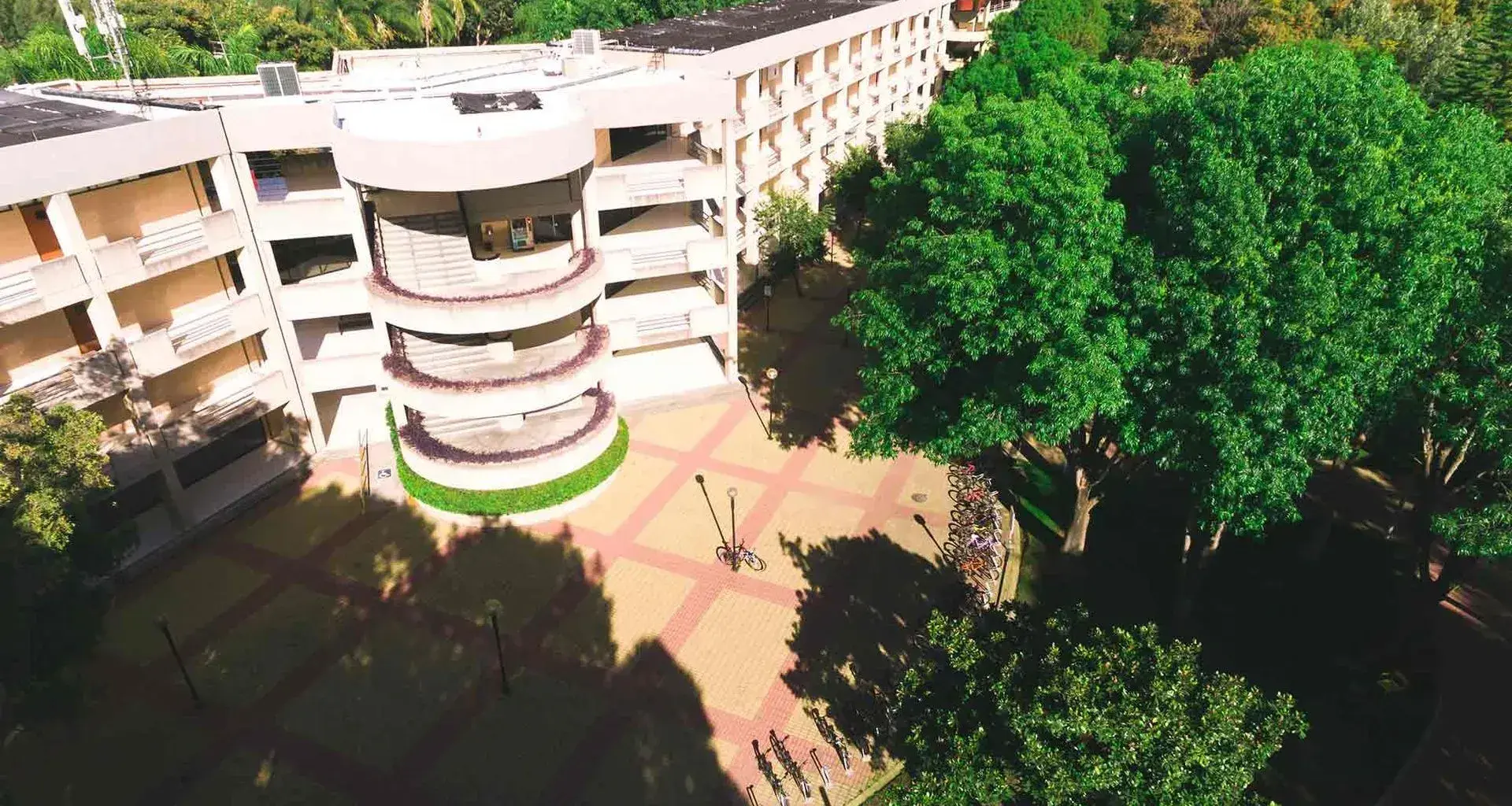 Tec en Guadalajara entregó más de 500 becas al talento académico.