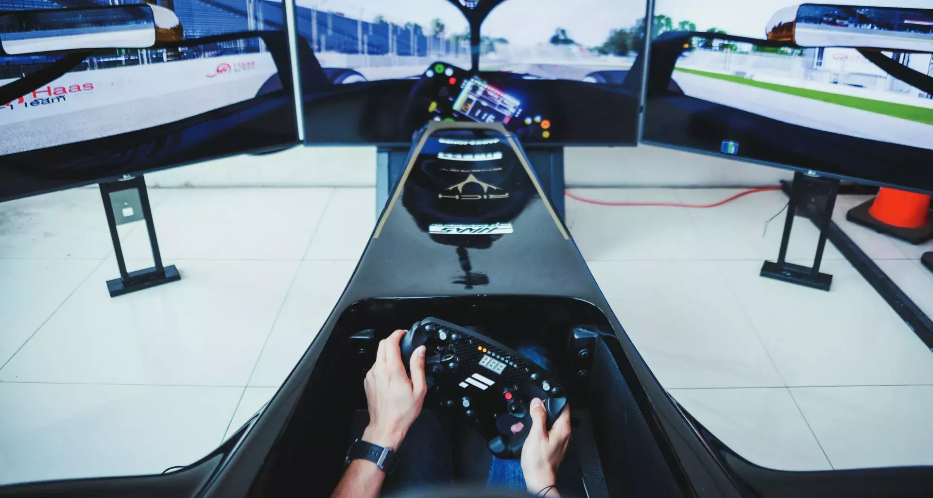 Mexican creates simulators for Formula 1