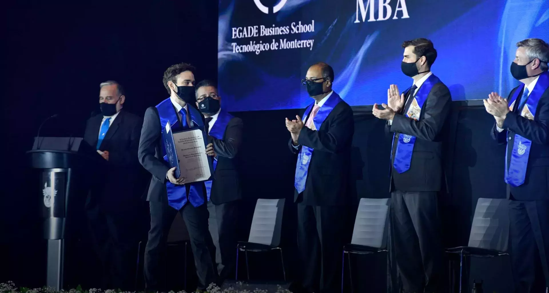 Realizan graduación de EGADE Business School en Monterrey