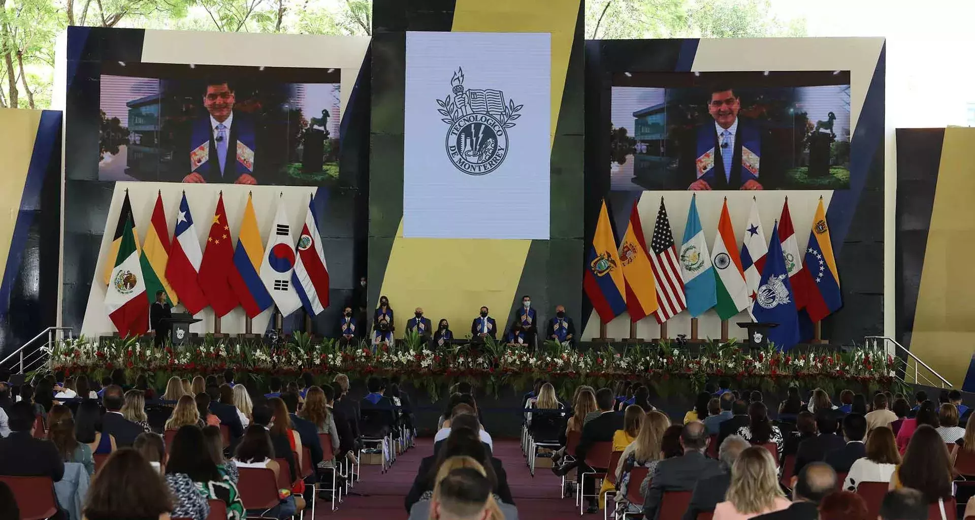 Viven graduación presencial en Tec, campus Guadalajara.