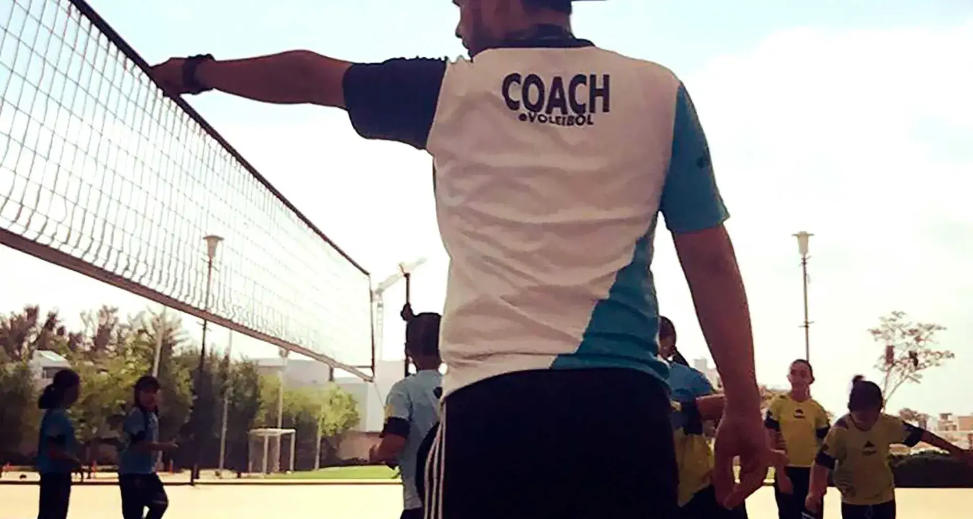 Coach del Tec Guadalajara, Juan Arana, escribió libro sobre cómo guiar a niños atletas.