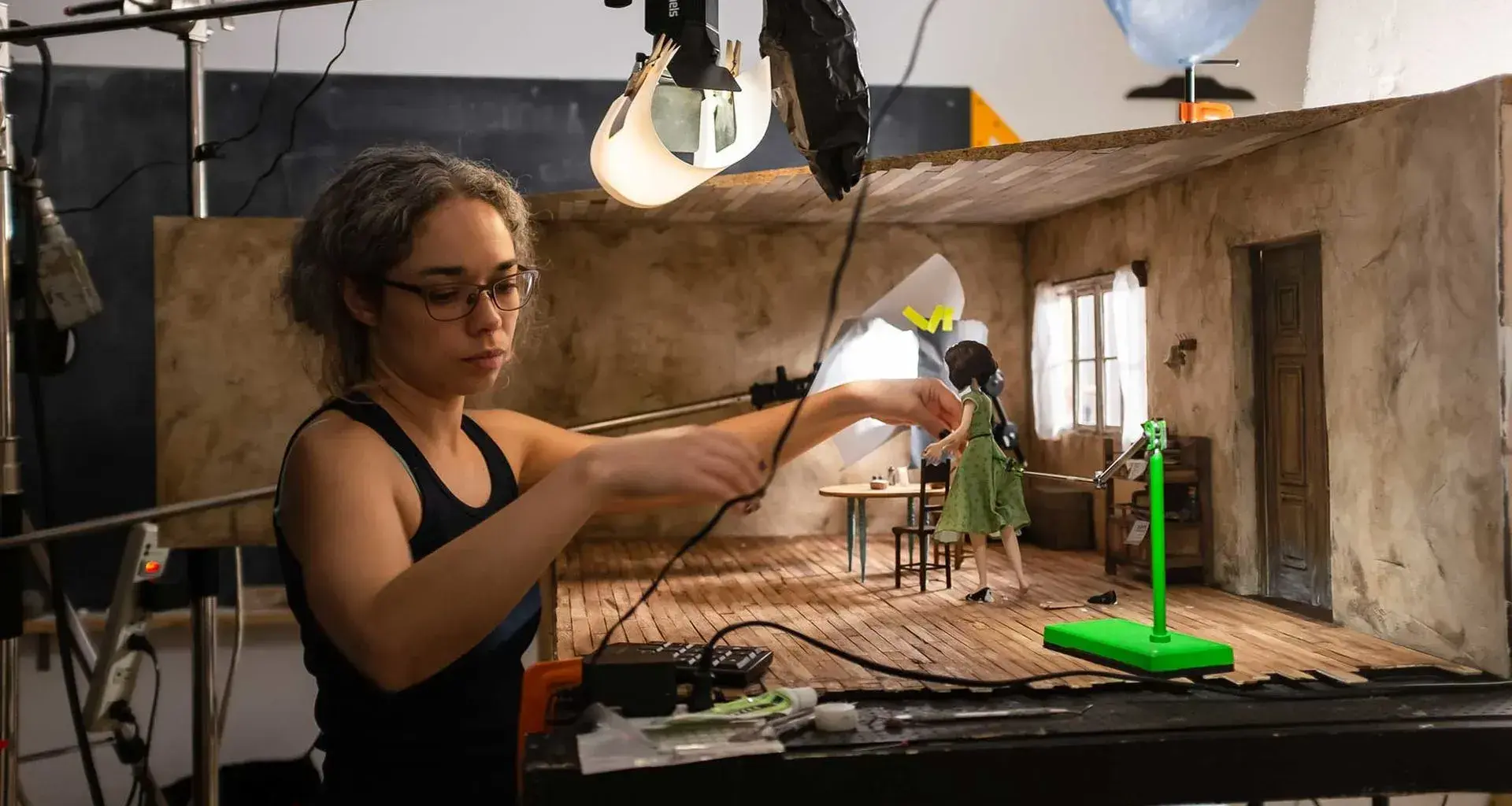 Profesora del Tec Guadalajara fue directora de arte en video musical animado de Glorybots.