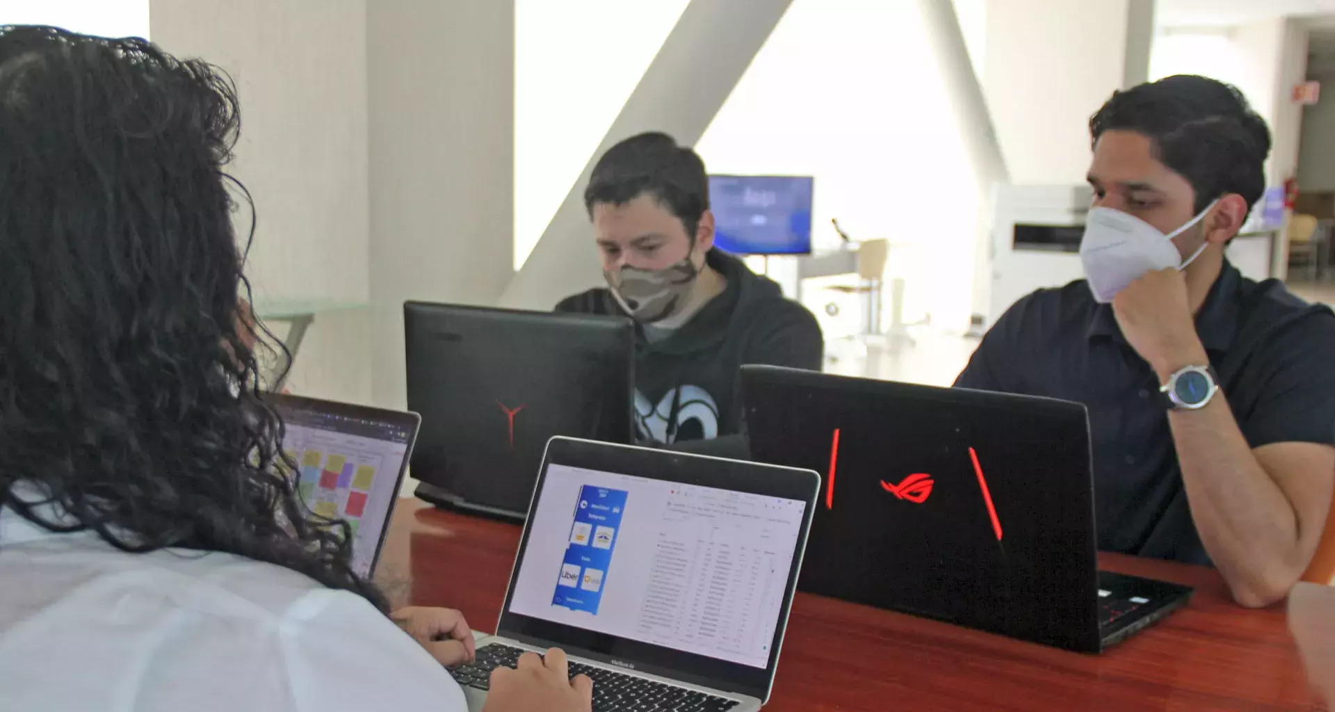 Estudiantes del Tec campus Cuernavaca ganan Hackathon internacional BBVA 2021 con Super App