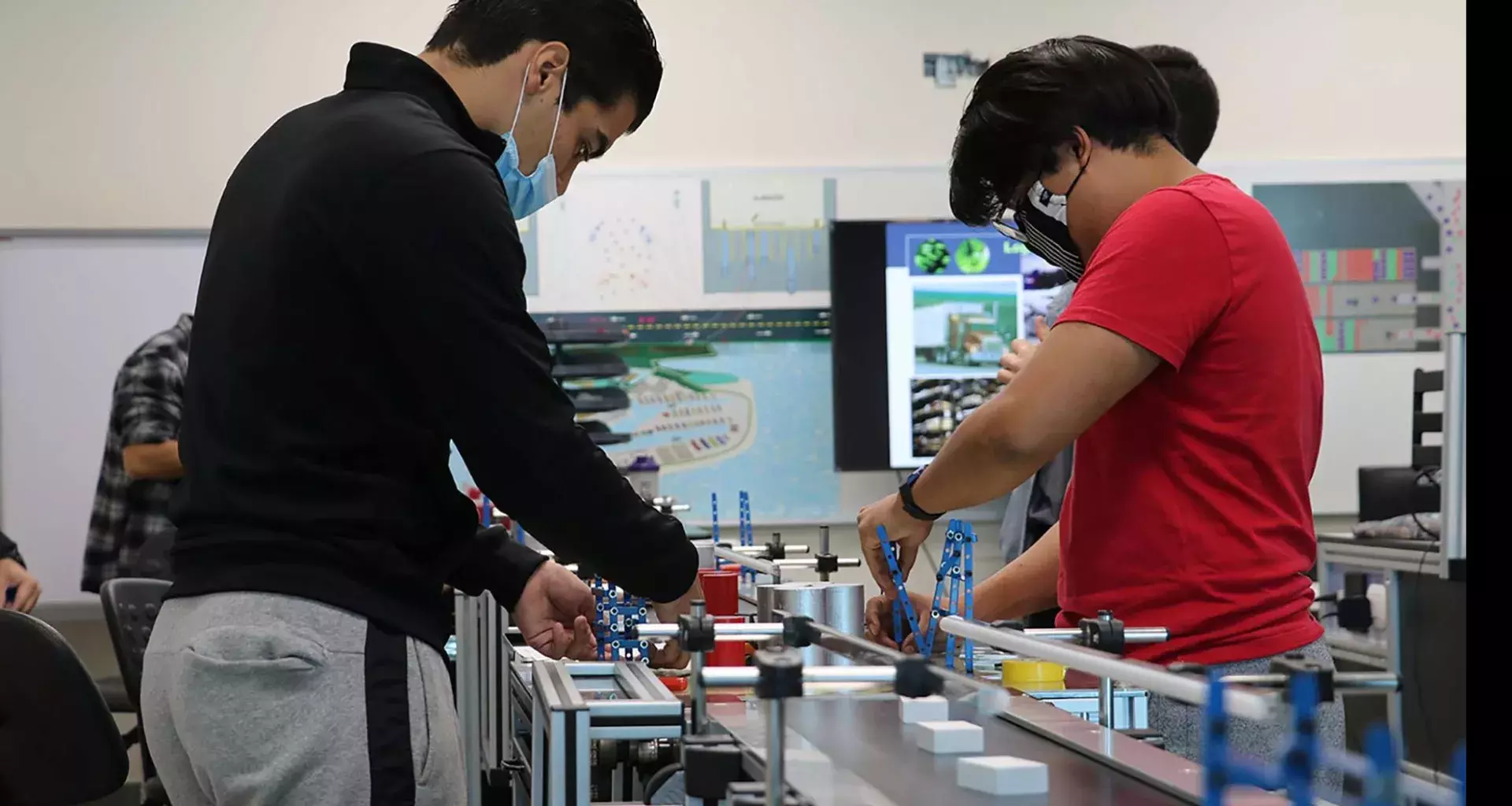 Alumnos del Tec Guadalajara crearon una simulación de cadena de suministro en la Semana de Innovación.