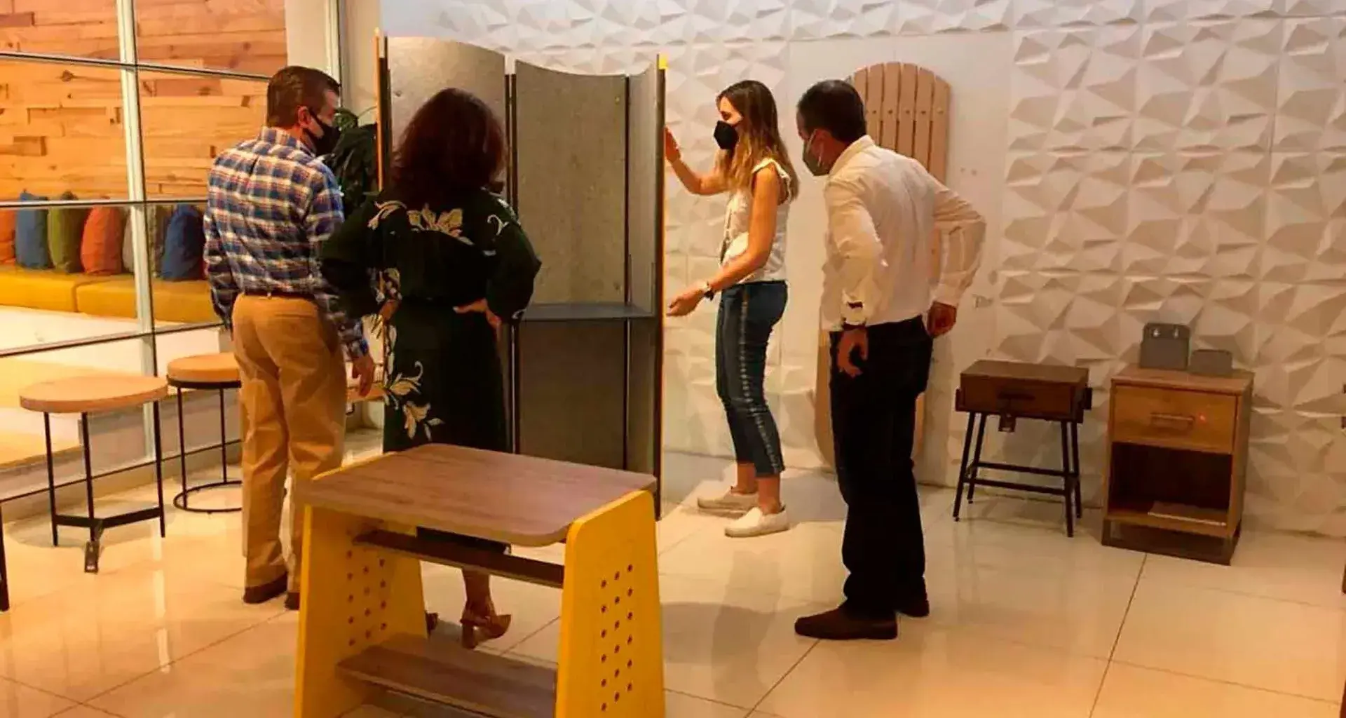 Tec GDL students exhibit home office furniture in New York!