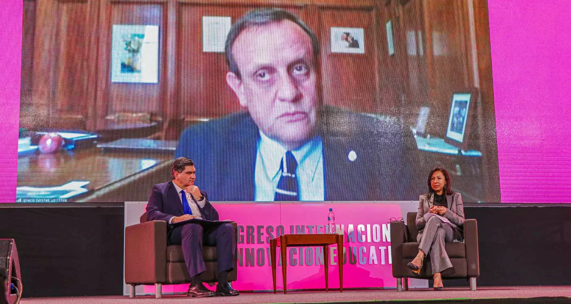 Los rectores de las universidades que conforman La Tríada participaron en el panel.