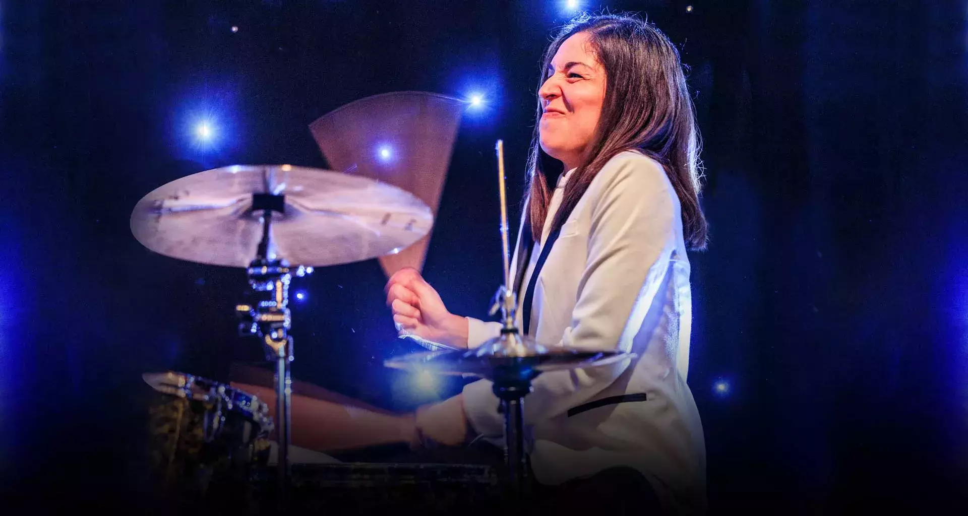 ¡Pone el beat en UK! Baterista mexicana lleva su jazz a festival