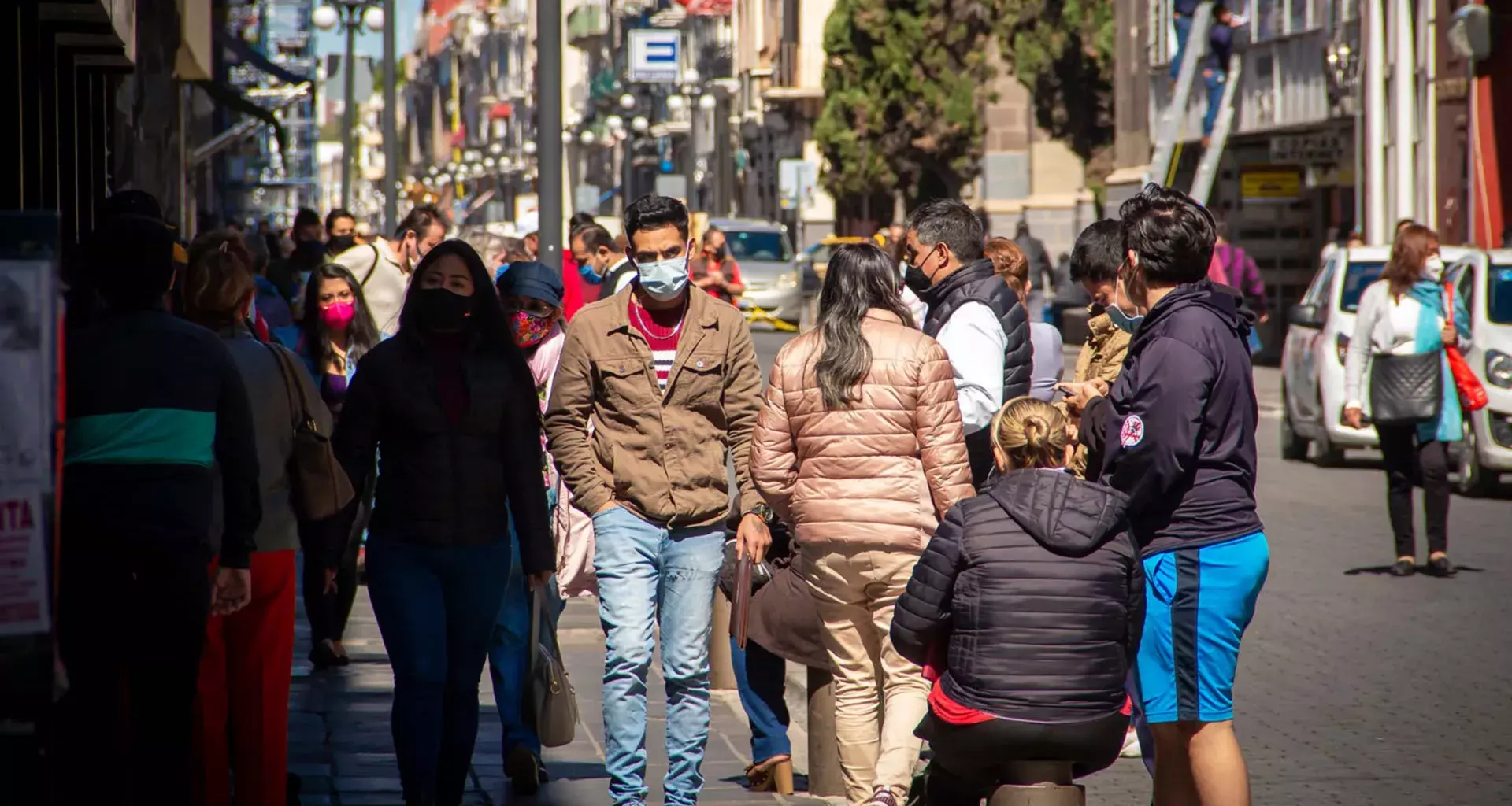 Expertos en salud advierten que ante la transmisibilidad de Ómicron el país pudiera tener un 50% de infectados