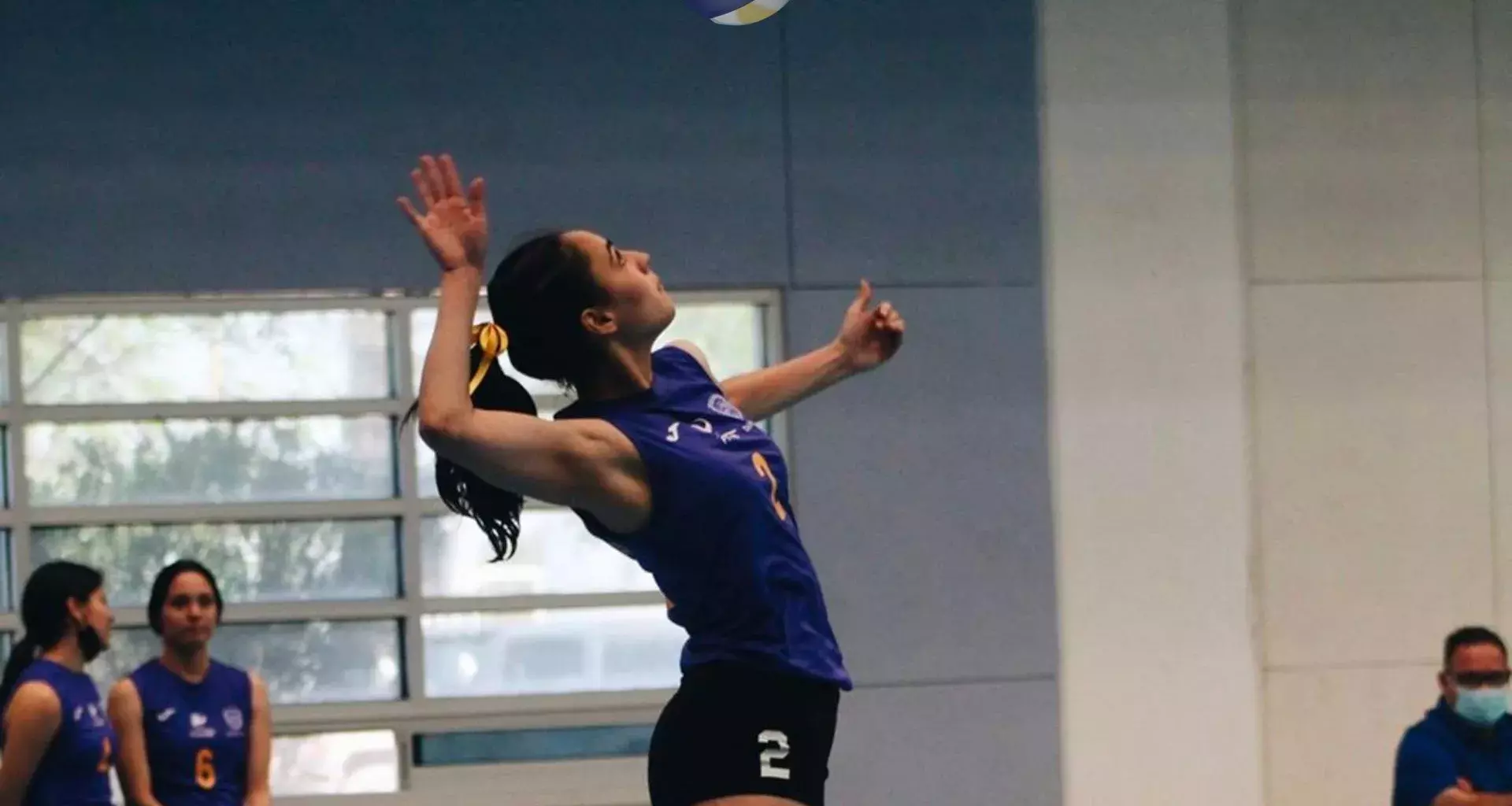 Andrea Ponce en juegos nacionales de voleibol