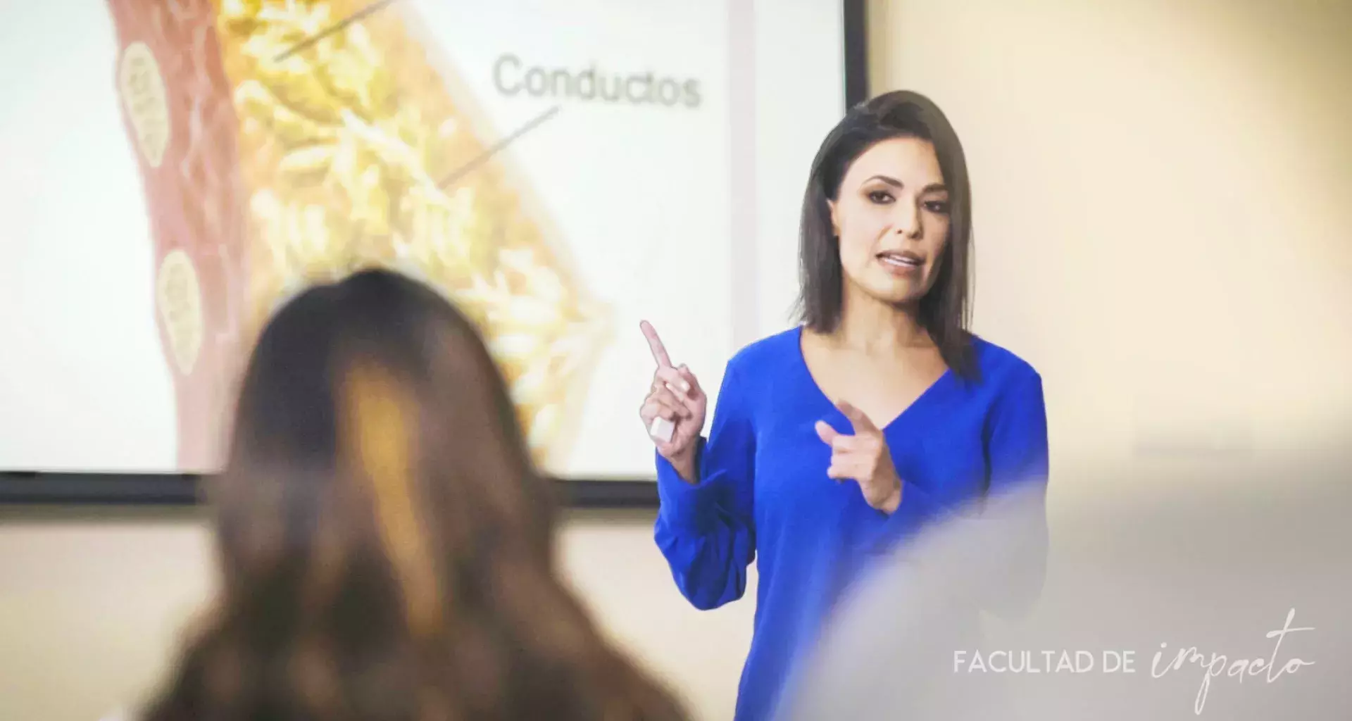 Cynthia Villarreal Garza, directora de Oncología del Centro de Cáncer de Mama de TecSalud, fue postulada a recibir el premio internacional.