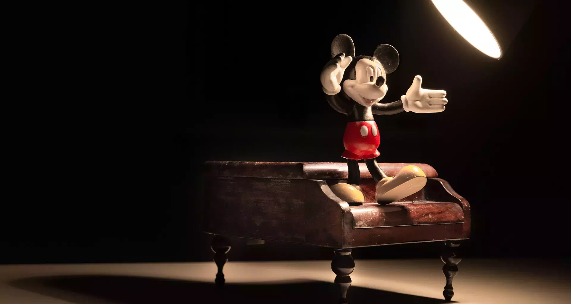 Mickey Mouse, Disney, egresada Tec CEM