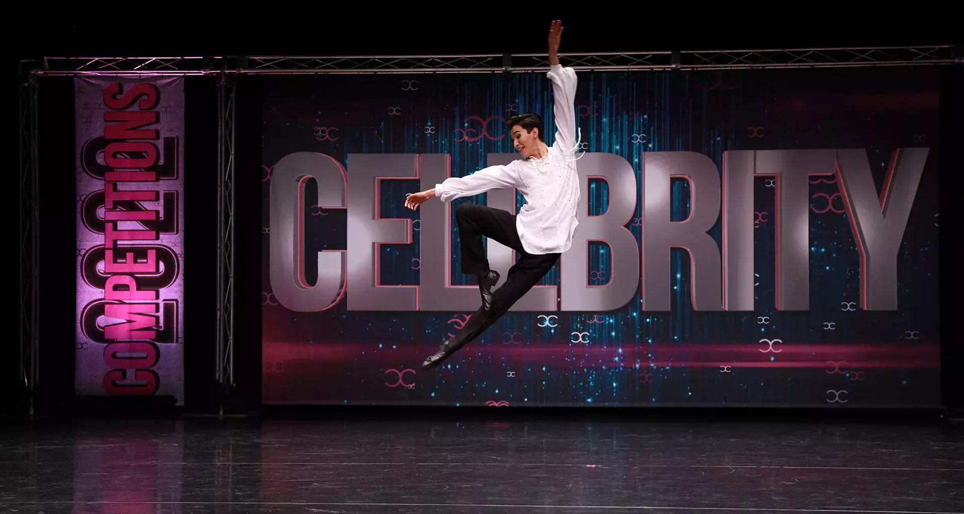 Sebastián Othon en concurso internacional de danza