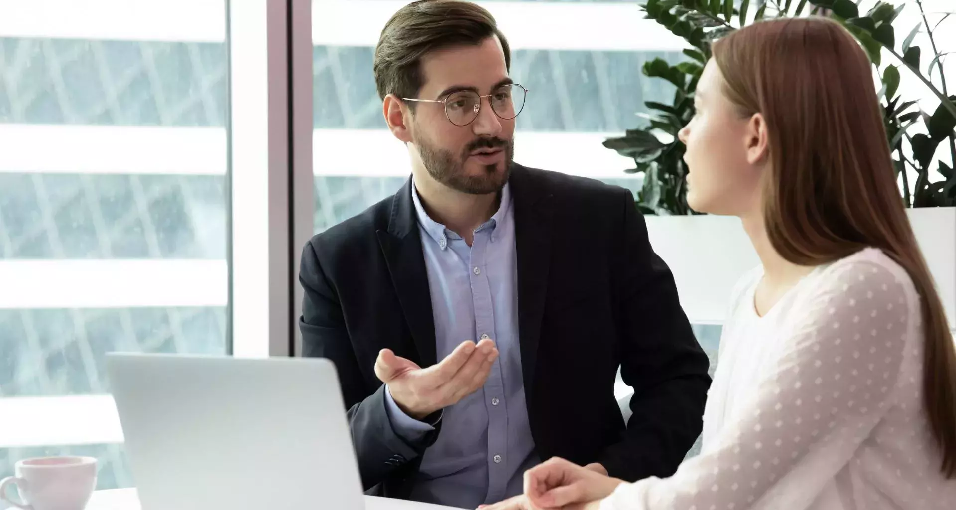 Sigue estos tips de experto del Tec de Monterrey para una comunicación asertiva en el trabajo