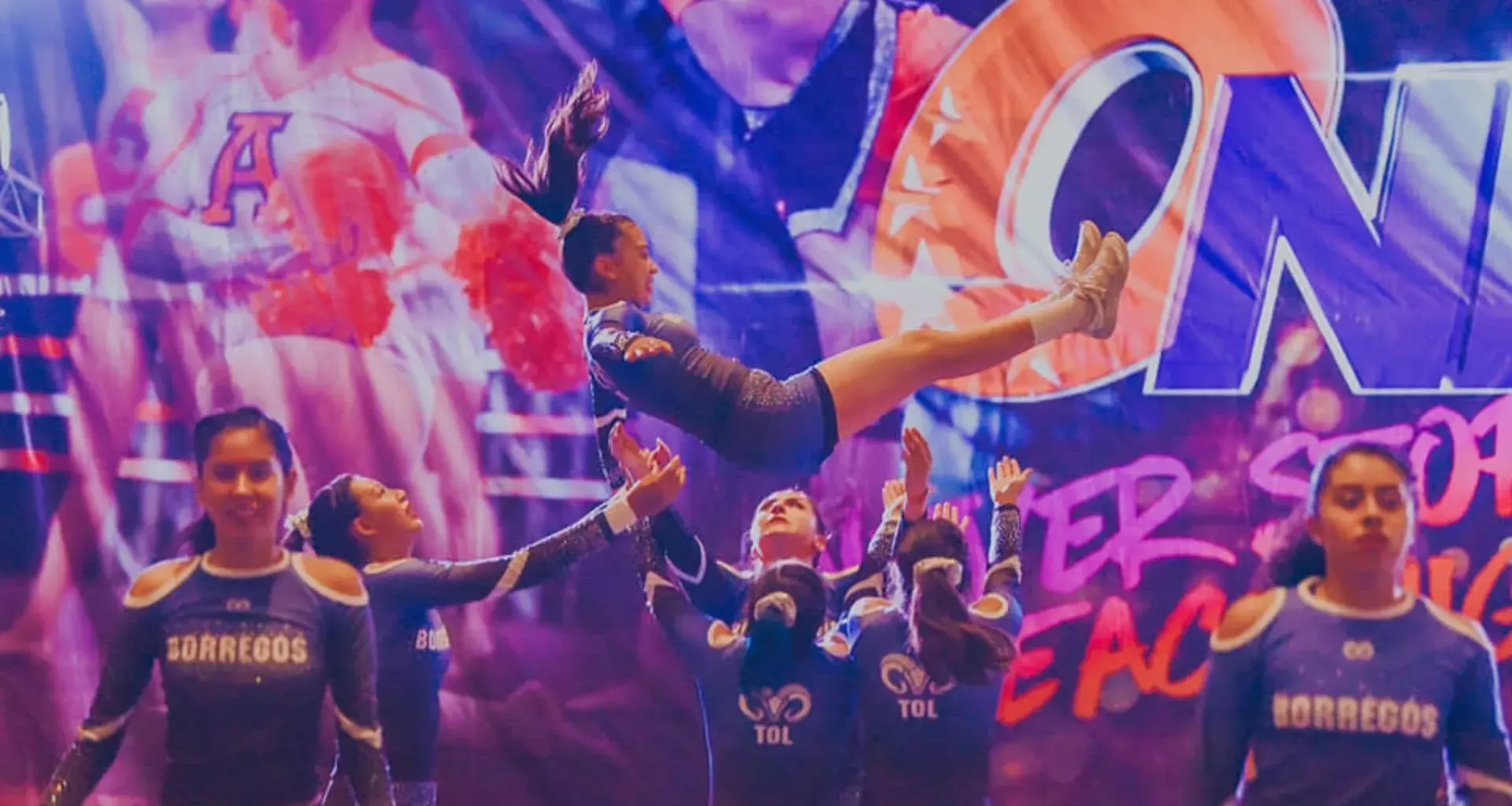 Equipo de Cheerleader gana e competencia nacional en nivel 2