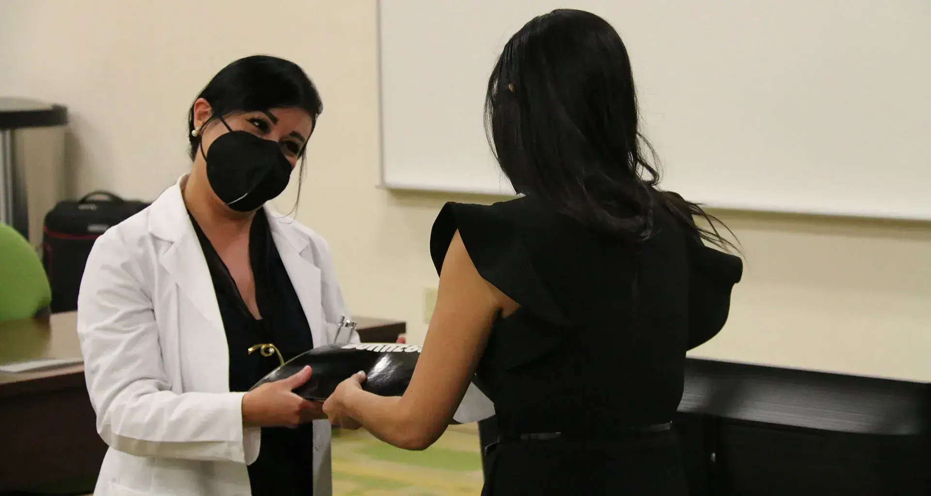 Reconocen a equipo médico de TecMed Center de campus Guadalajara por su labor y acompañamiento a la comunidad estudiantil durante la pandemia.
